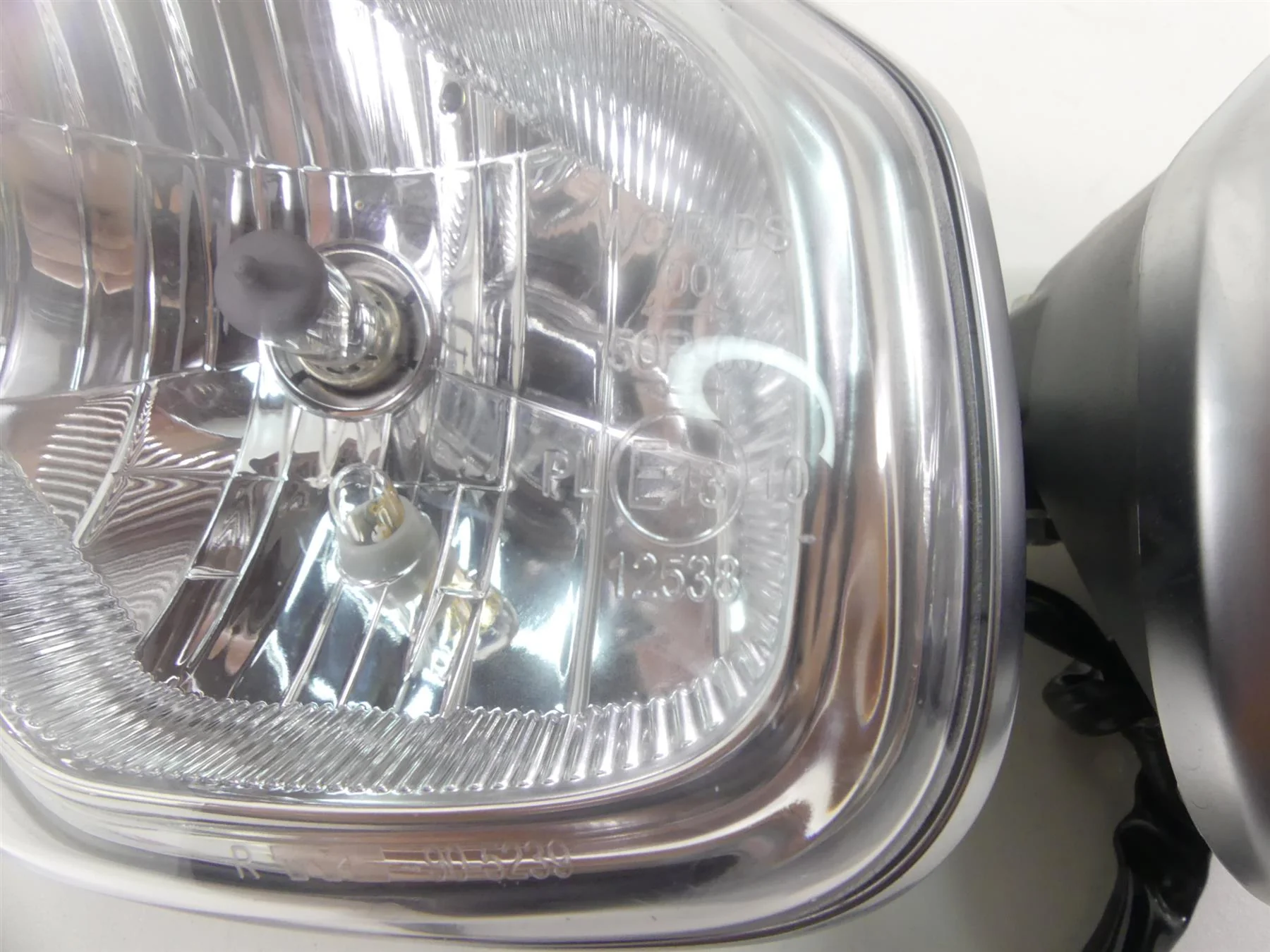 2015 Triumph 1050 Speed Triple R Headlight Head Light Lamp Lens Set T2701952 - Image 5