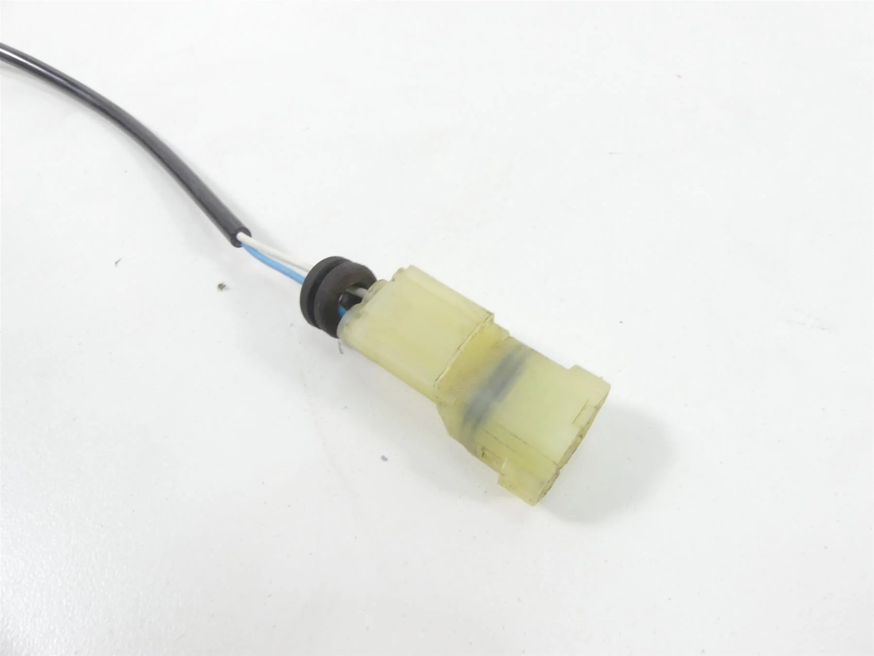 2015 Triumph 1050 Speed Triple R Rear Abs Brake Wheel Speed Sensor T2024445 - Image 5