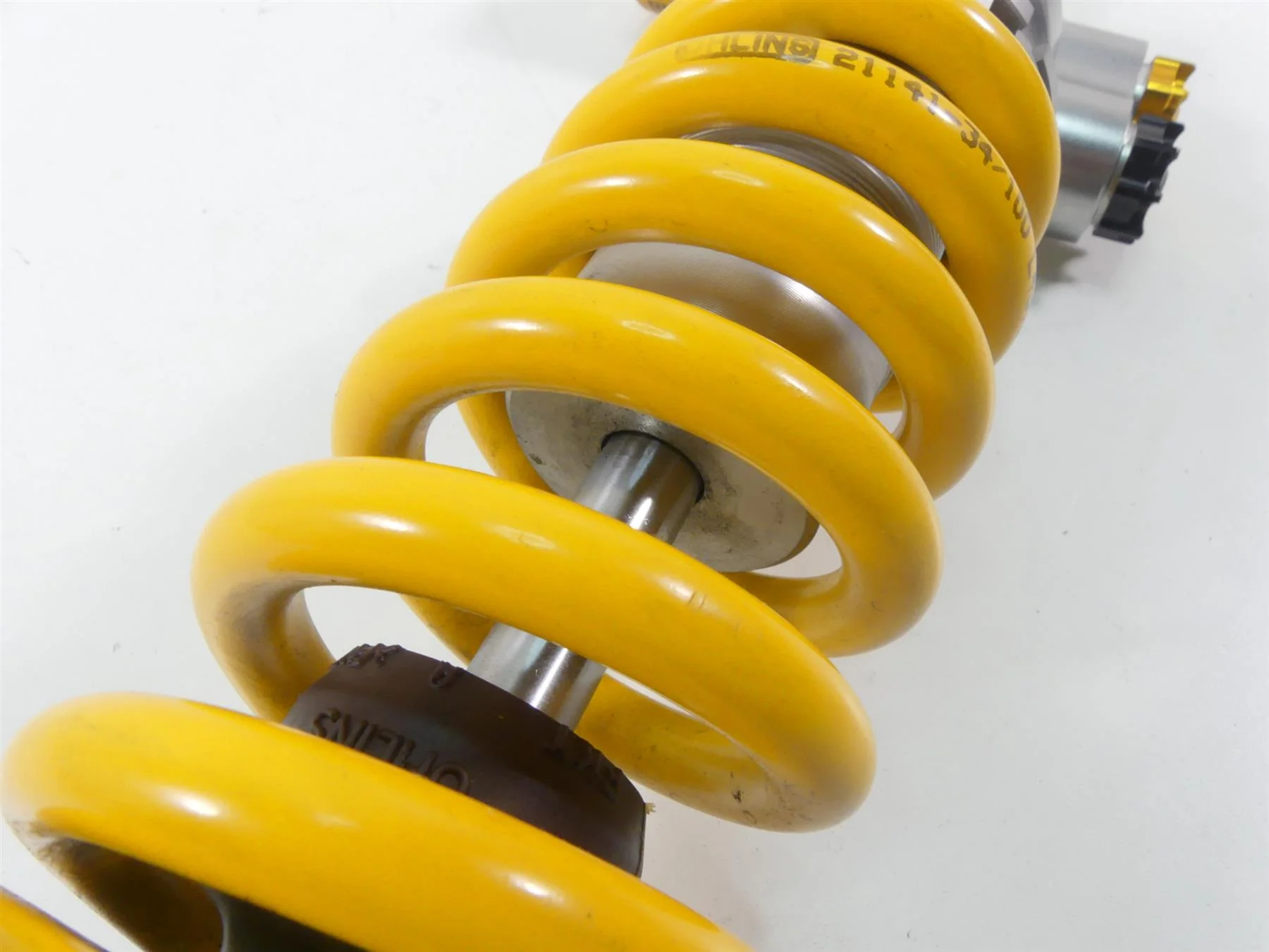 2015 Triumph 1050 Speed Triple R Rear Ohlins TTX Damper Shock T2050156 - Image 8