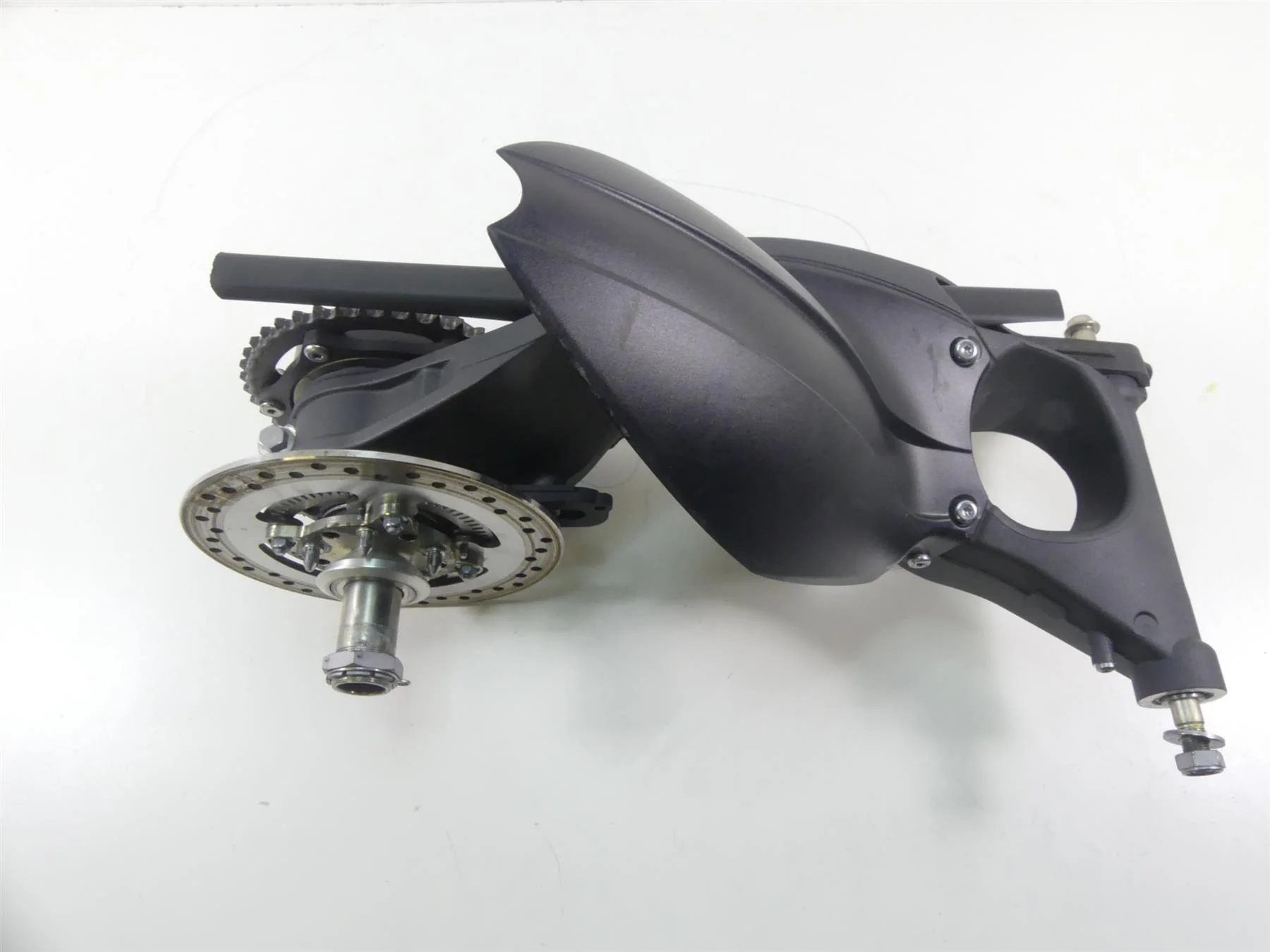 2015 Triumph 1050 Speed Triple R Rear Swingarm & Axle Set T2050897 T2012432 - Image 3