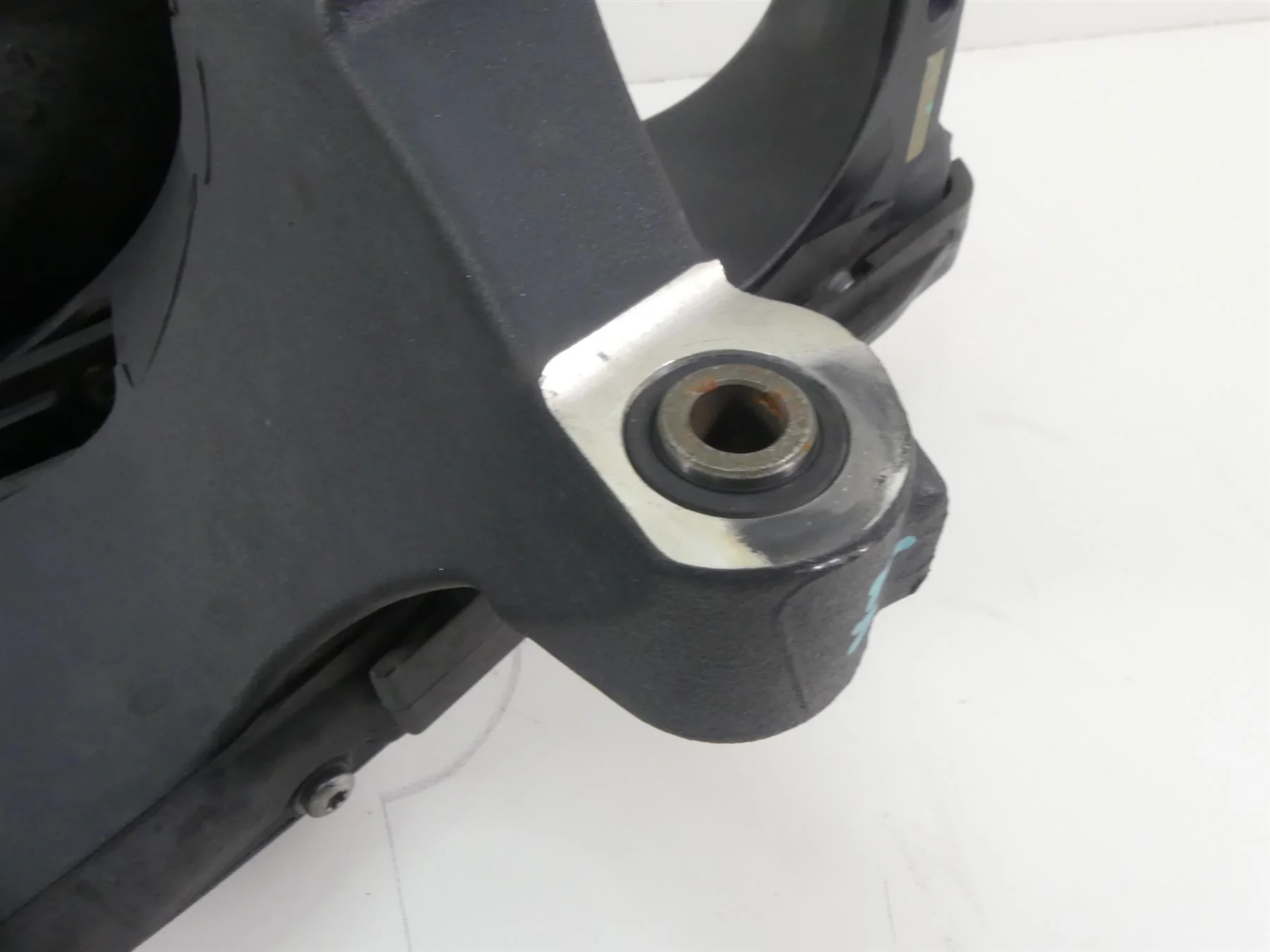 2015 Triumph 1050 Speed Triple R Rear Swingarm & Axle Set T2050897 T2012432 - Image 7