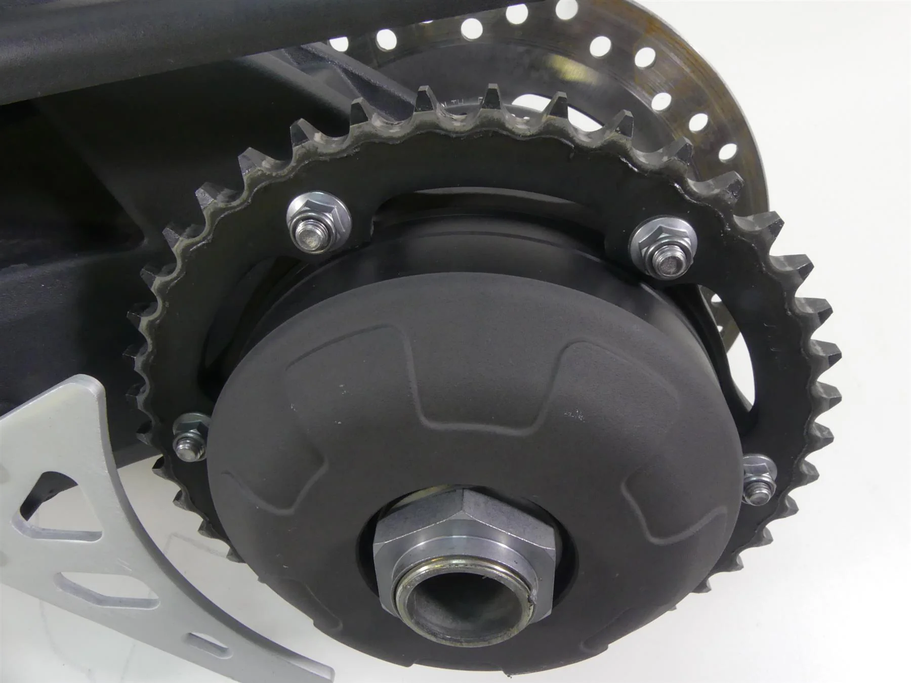 2015 Triumph 1050 Speed Triple R Rear Swingarm & Axle Set T2050897 T2012432 - Image 9