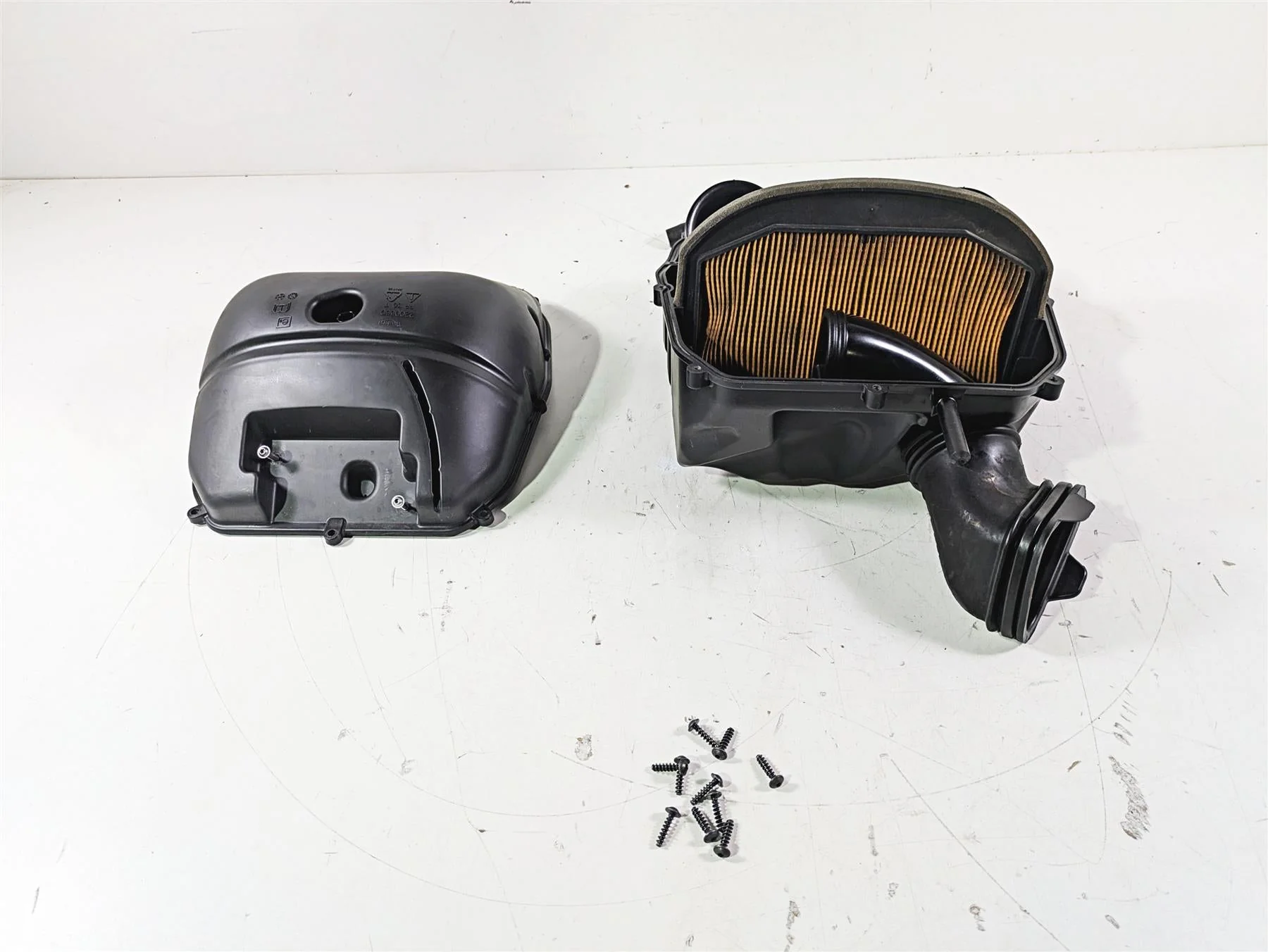 2015 Triumph Tiger Explorer XC Air Box Cleaner & Tubes Set T2209550