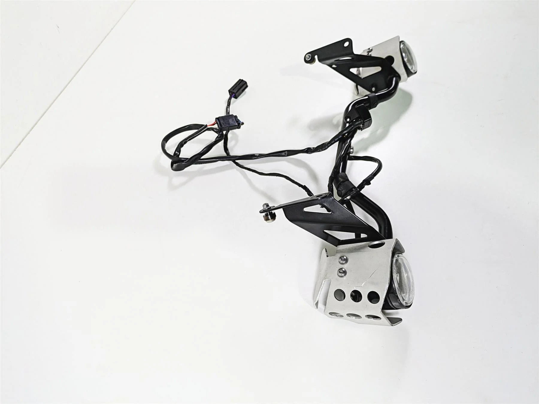 2015 Triumph Tiger Explorer XC Fog Lights & Mounting Rail Set T2701552 T2701553 - Image 2