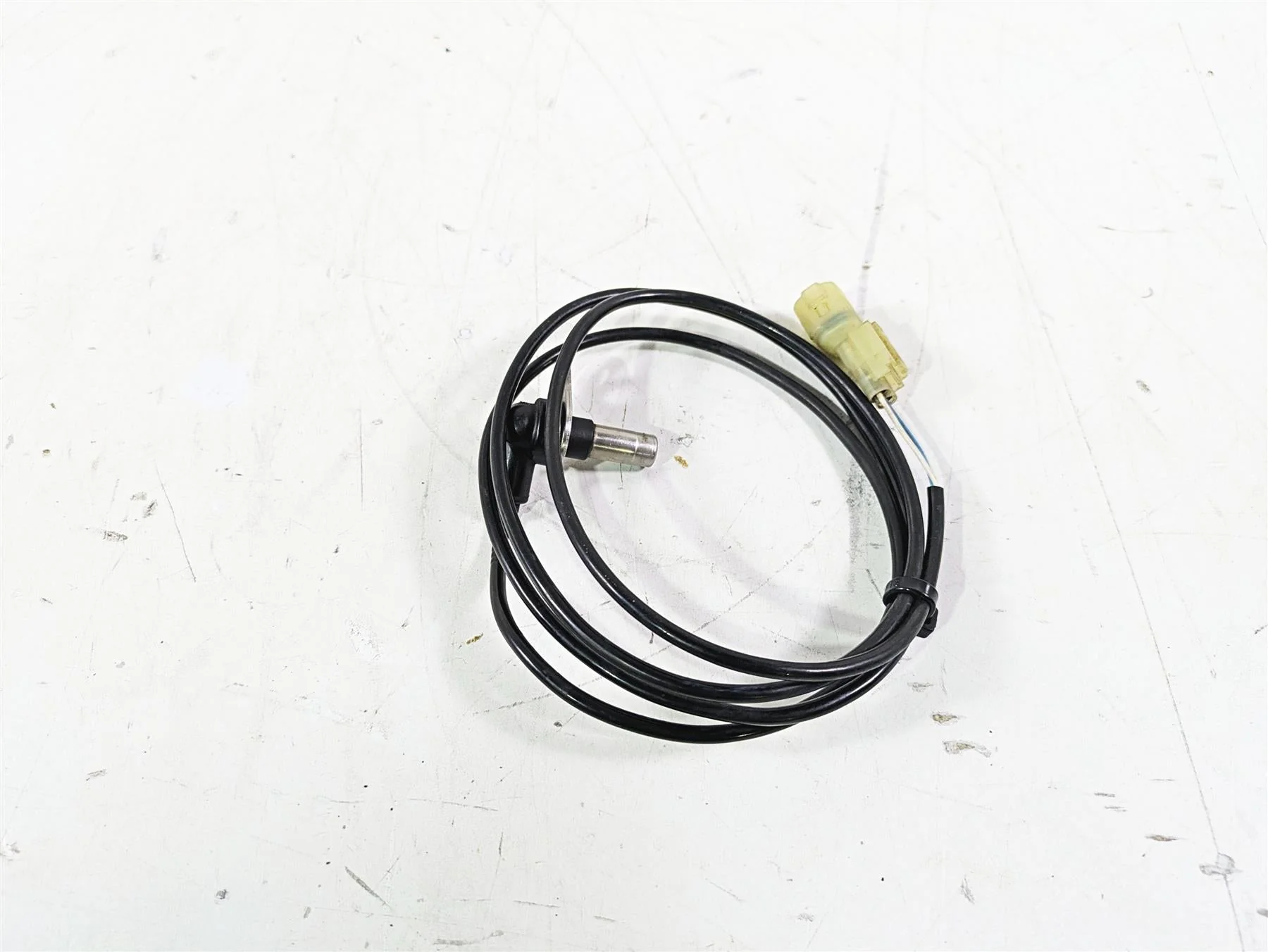 2015 Triumph Tiger Explorer XC Front Abs Brake Wheel Speed Sensor T2024446 - Image 2