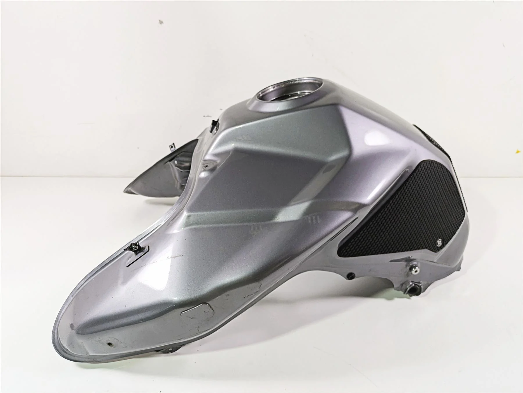 2015 Triumph Tiger Explorer XC Fuel Gas Petrol Tank Reservoir T2407054 - Image 3