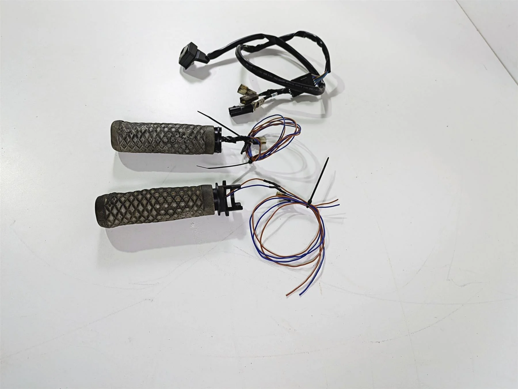 2015 Triumph Tiger Explorer XC Heated Hand Grip Set - Image 3