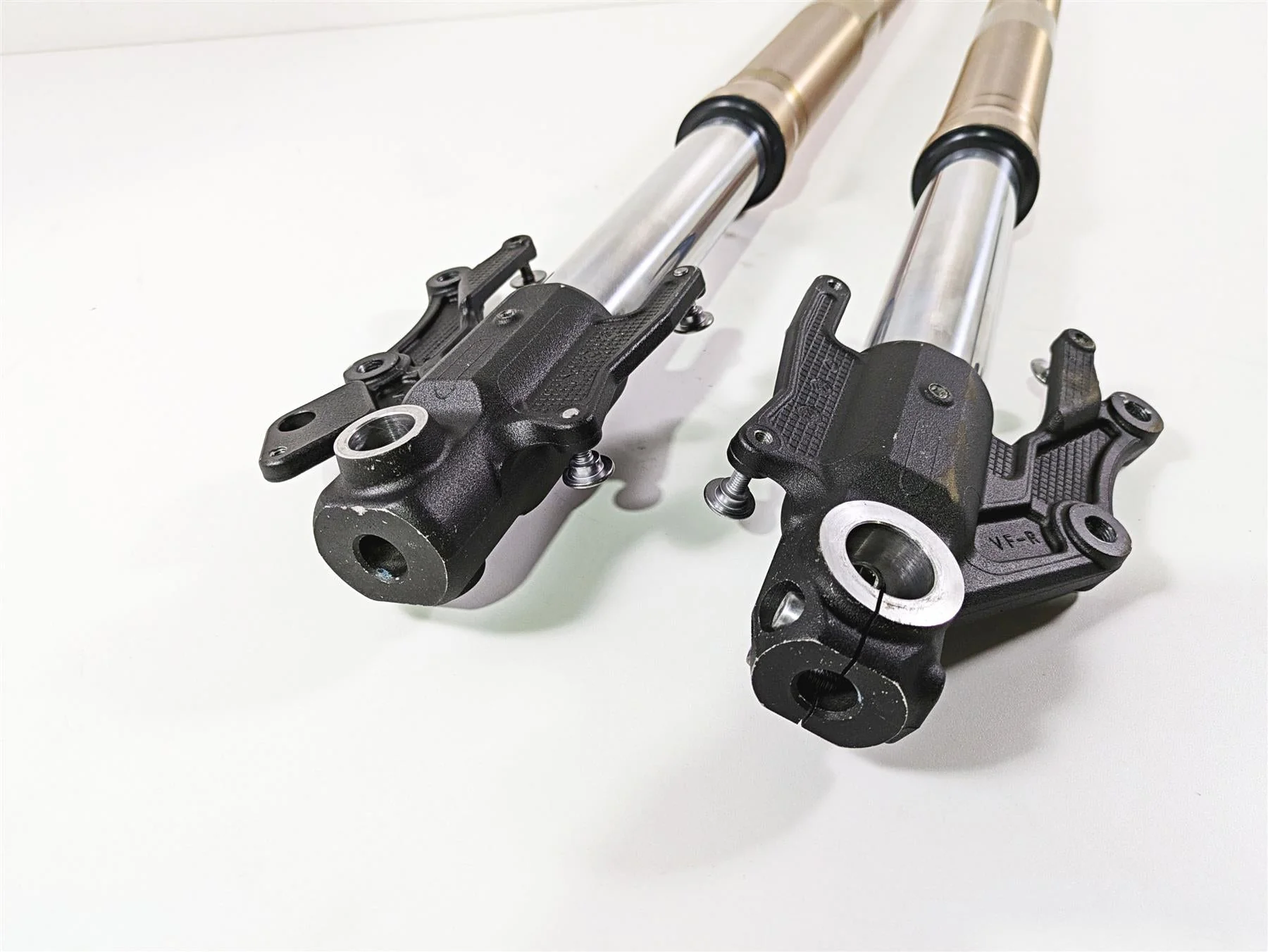 2015 Triumph Tiger Explorer XC Straight Front Fork Leg Set T2041510 T2041520 - Image 8