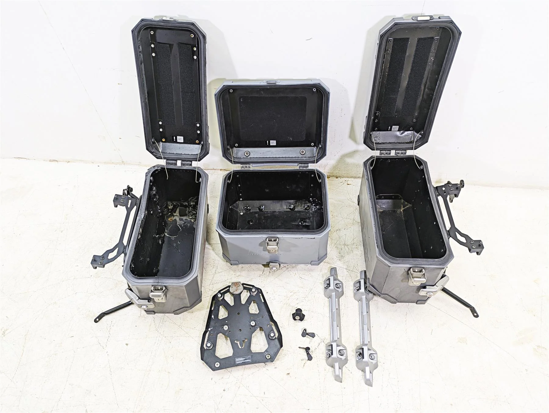 2015 Triumph Tiger Explorer XC SW-Motech Trax Saddlebag Hard Bag & Trunk Set - Image 2