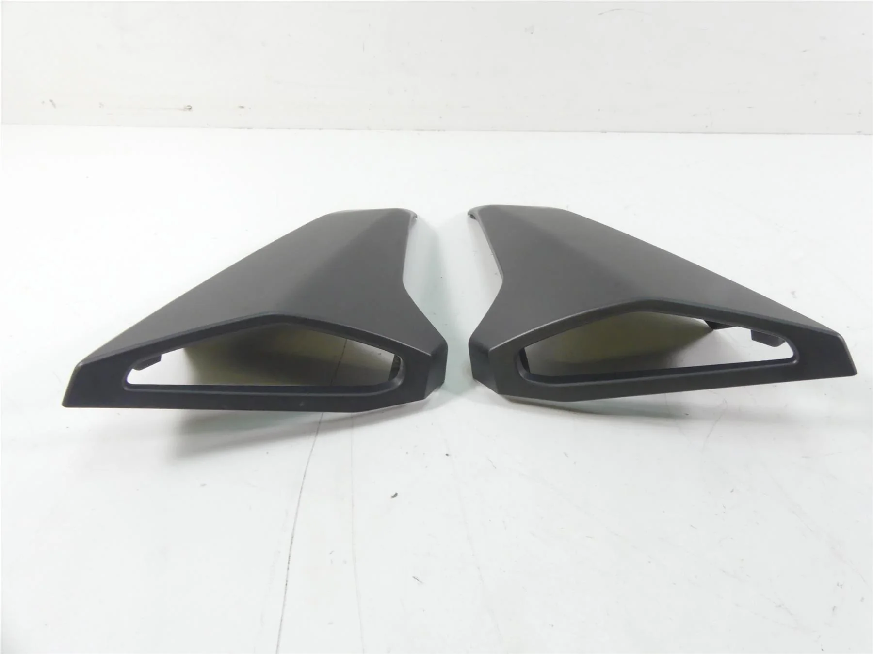 2015 Yamaha MT09 FZ09 Fuel Gas Tank Side Fairing  Set 1RC-24108-00-00 - Image 11