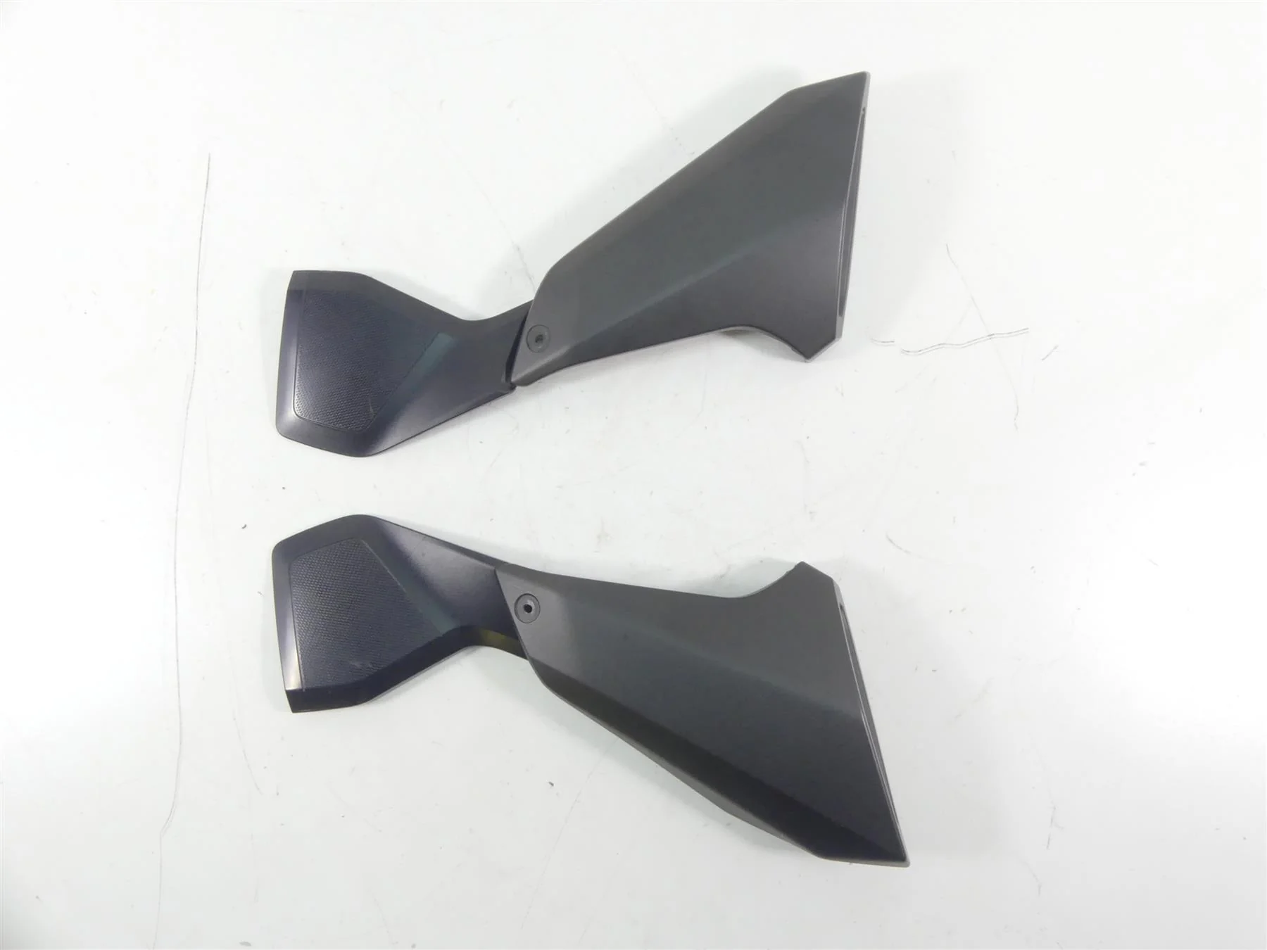 2015 Yamaha MT09 FZ09 Fuel Gas Tank Side Fairing  Set 1RC-24108-00-00 - Image 2