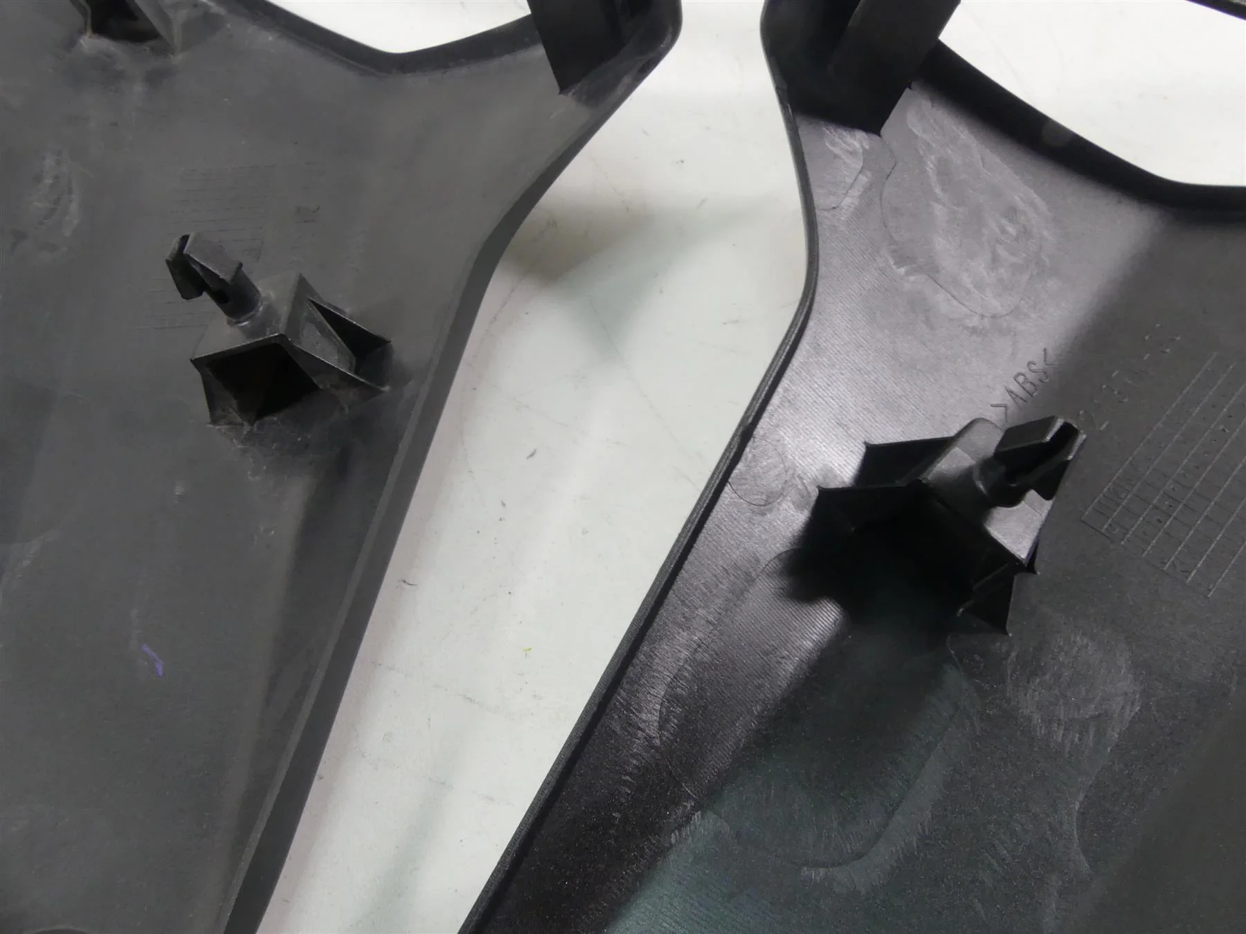 2015 Yamaha MT09 FZ09 Fuel Gas Tank Side Fairing  Set 1RC-24108-00-00 - Image 9