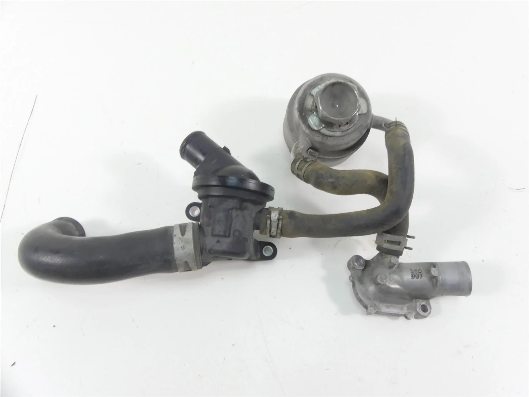 2015 Yamaha MT09 FZ09 Oil Cooler Assembly 1RC-13470-00-00 - Image 2