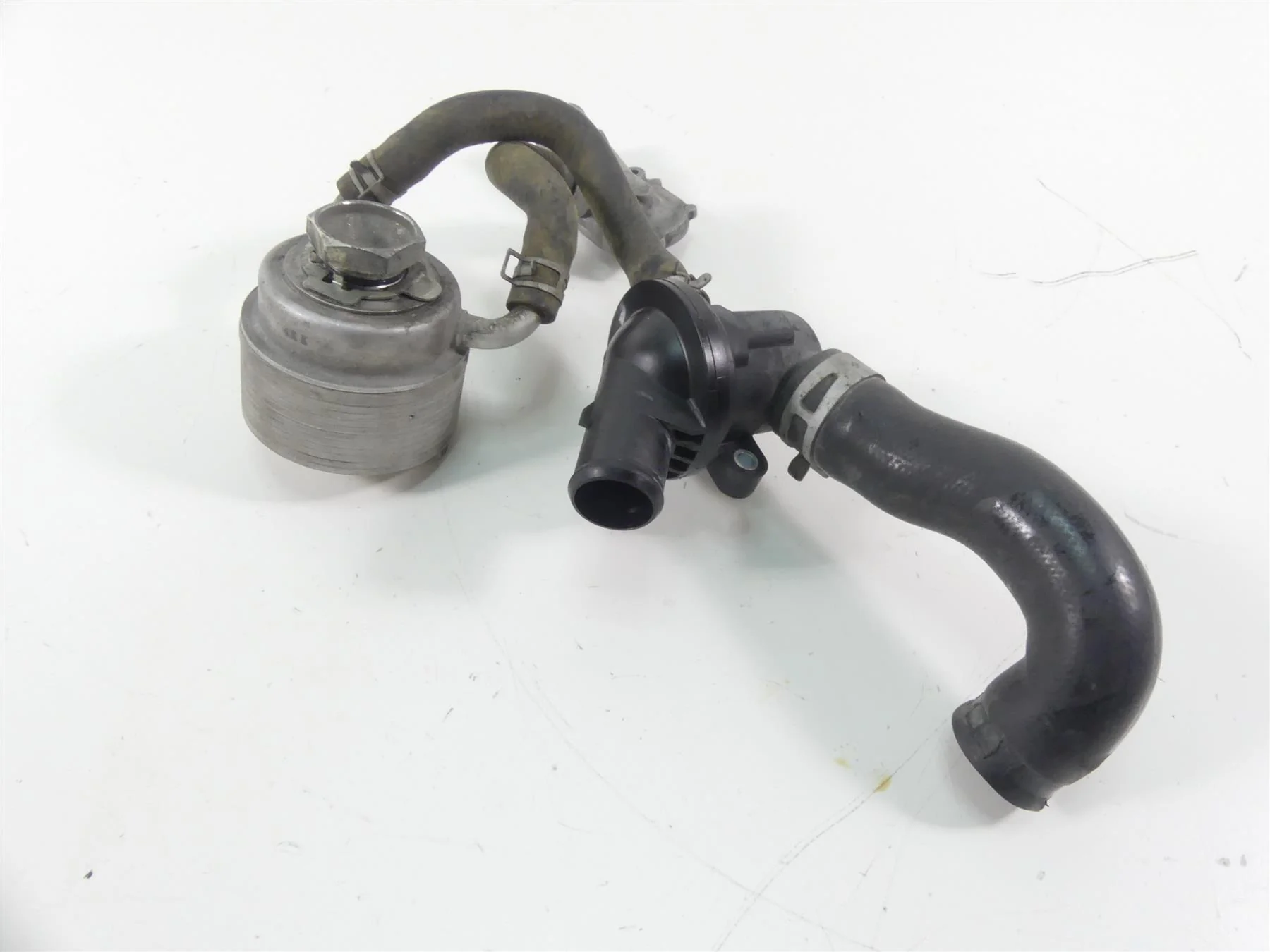 2015 Yamaha MT09 FZ09 Oil Cooler Assembly 1RC-13470-00-00 - Image 4