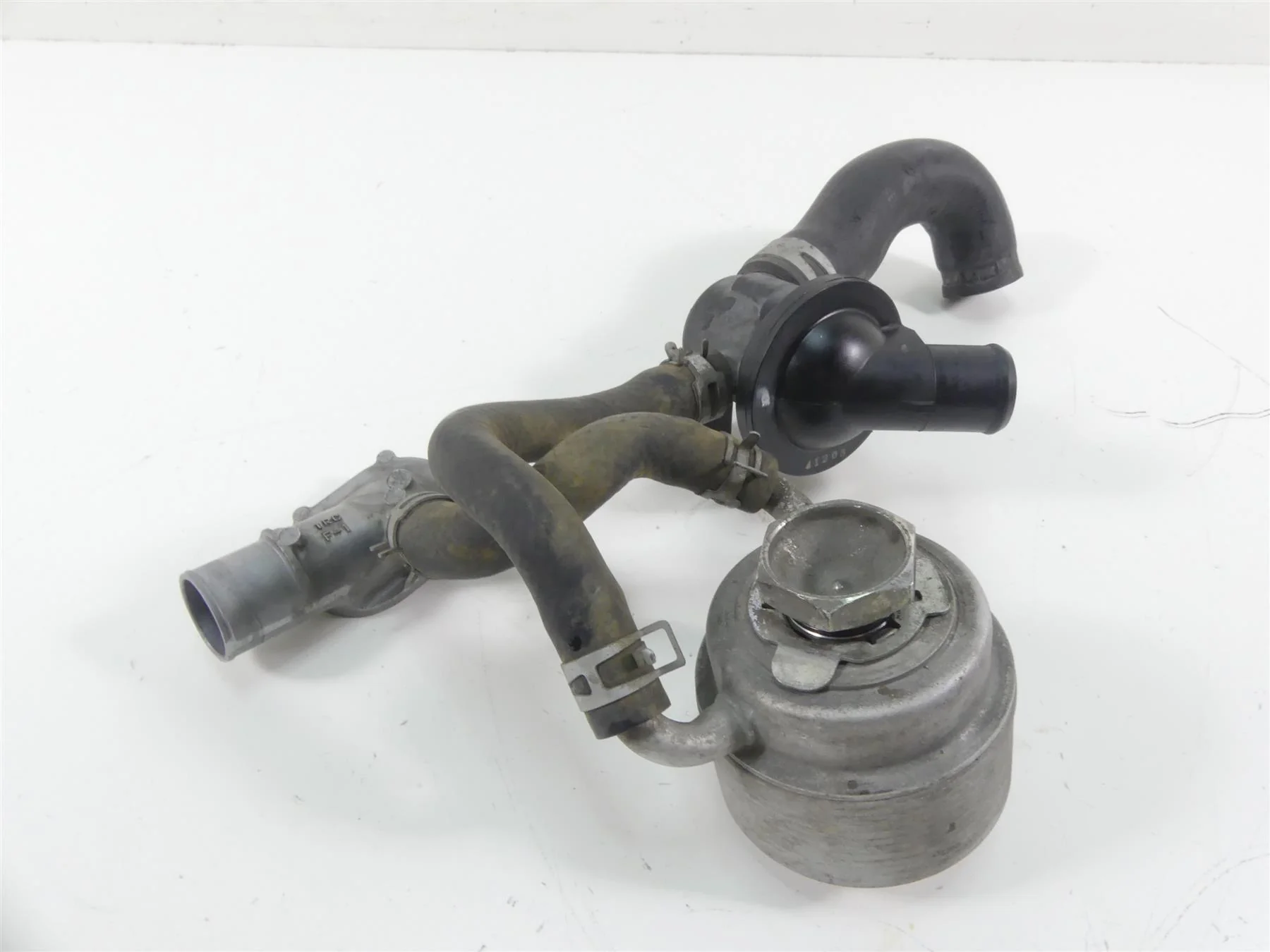 2015 Yamaha MT09 FZ09 Oil Cooler Assembly 1RC-13470-00-00 - Image 5