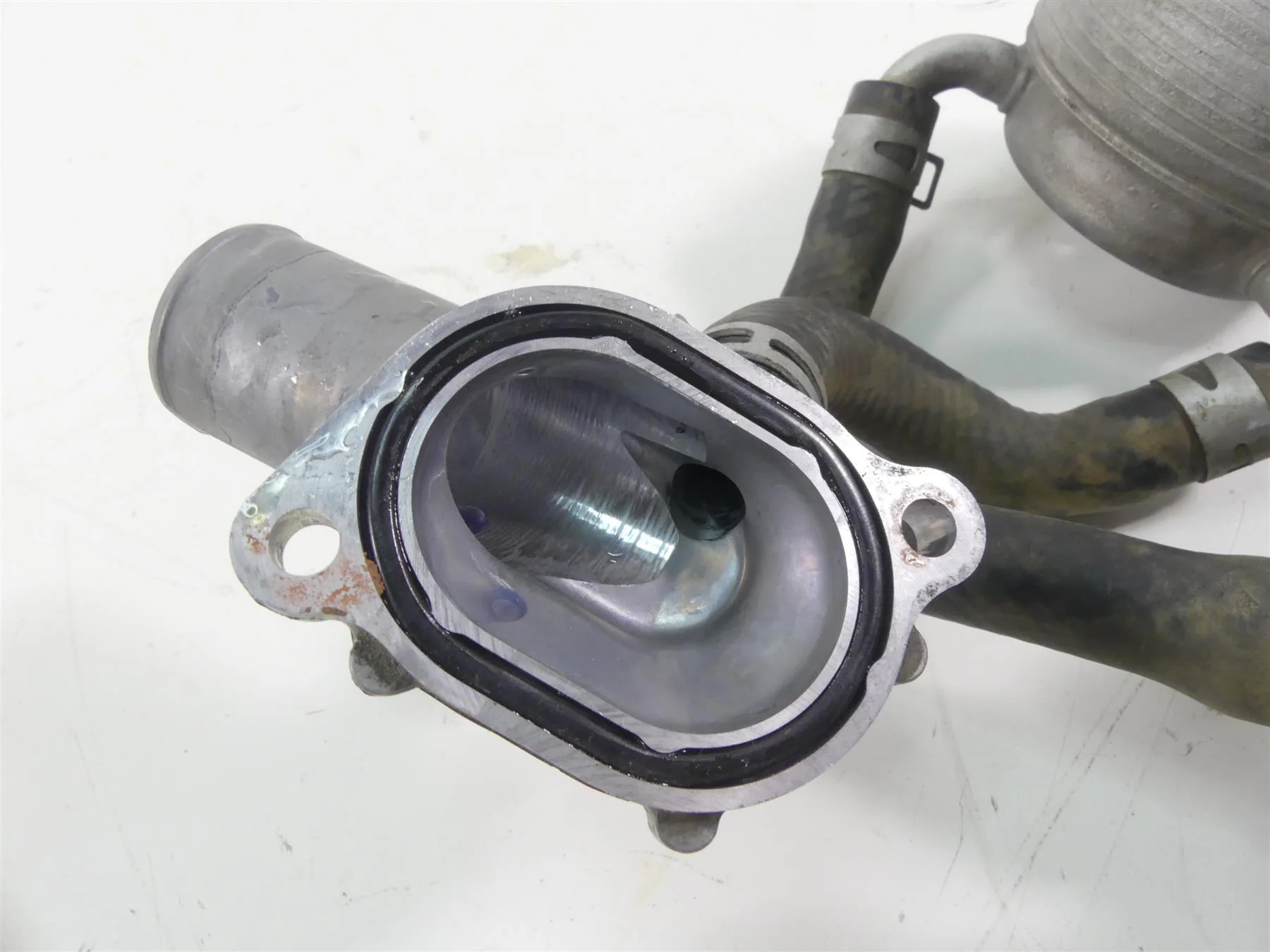 2015 Yamaha MT09 FZ09 Oil Cooler Assembly 1RC-13470-00-00 - Image 6