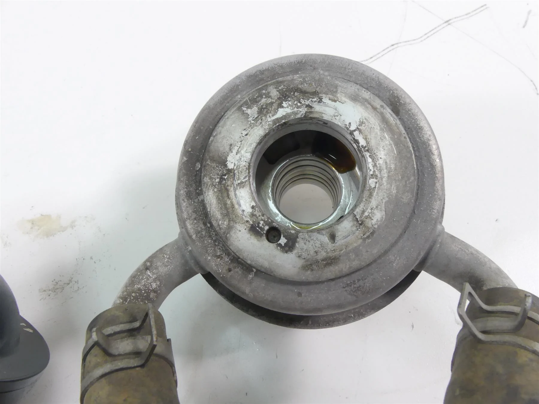 2015 Yamaha MT09 FZ09 Oil Cooler Assembly 1RC-13470-00-00 - Image 8