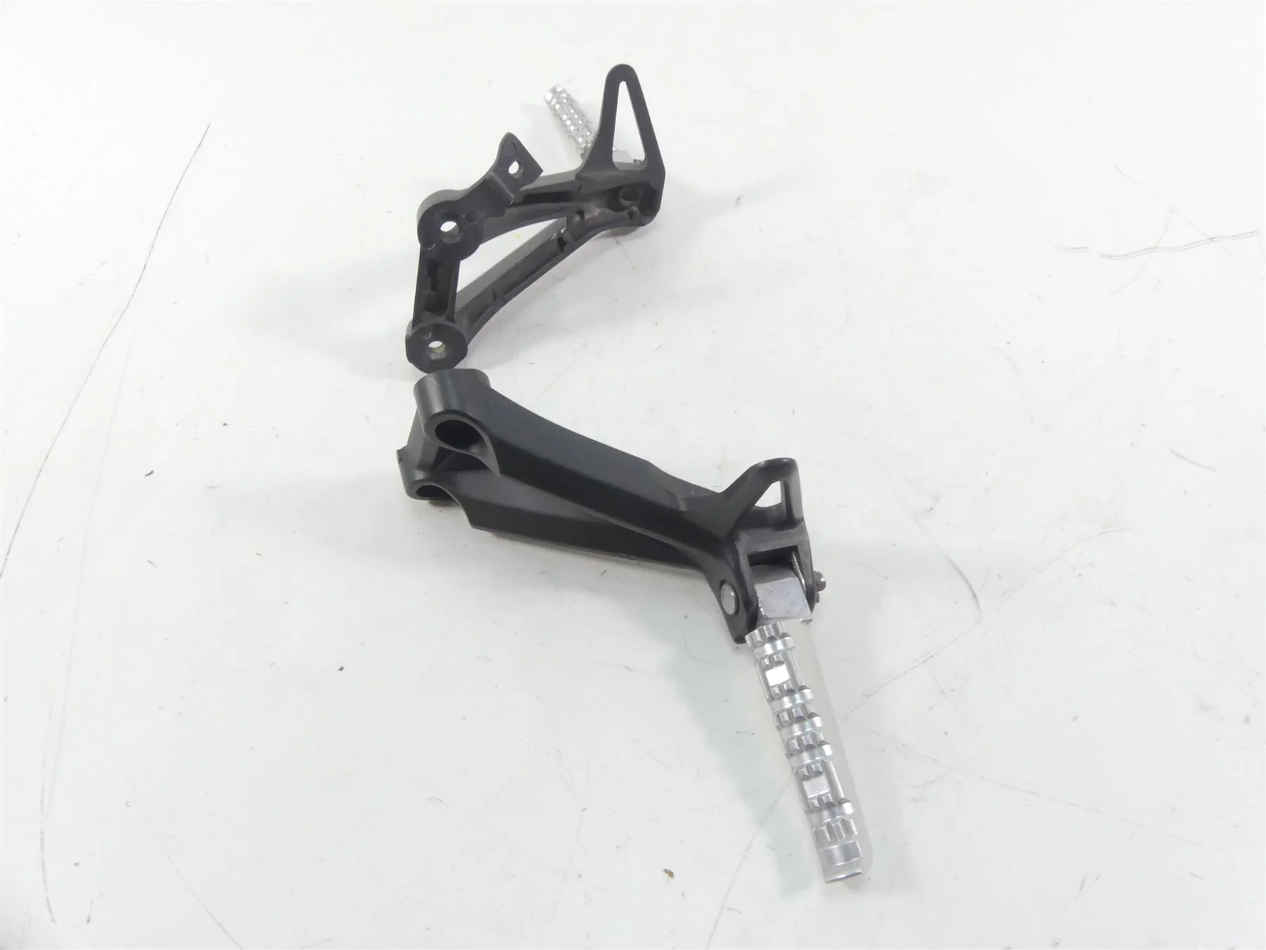 2015 Yamaha MT09 FZ09 Rear Passenger Foot Peg Footpeg Set 1RC-2742L-01-00 - Image 4