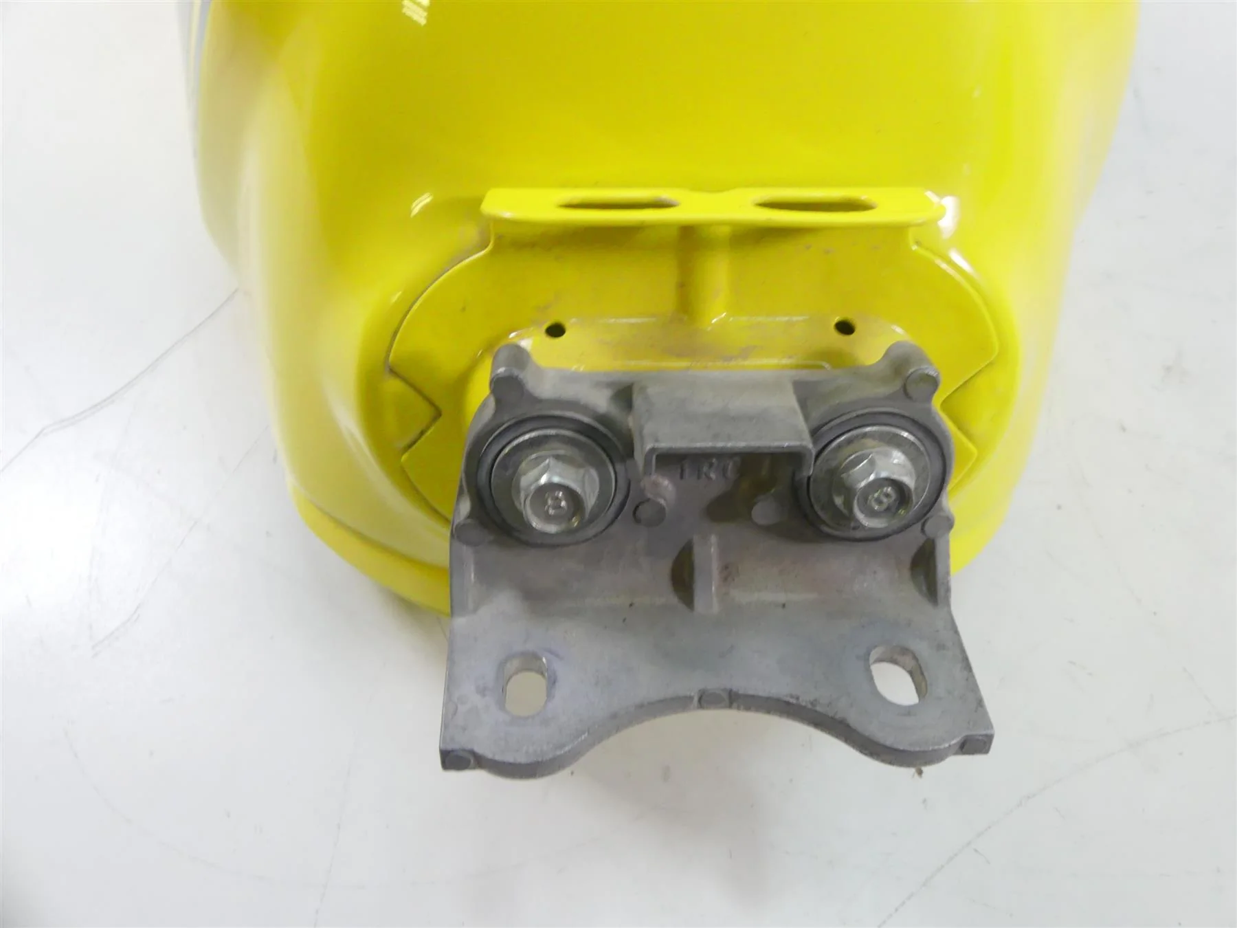 2015 Yamaha MT09 FZ09 Yellow Fuel Gas Petrol Tank -No Dents 1RC-24110-00-00 - Image 10