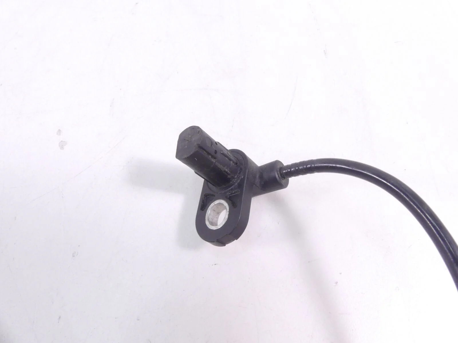 2015 Yamaha YZF-R1M Front Abs Brake Wheel Speed Sensor 2KS-85970-00-00 - Image 3