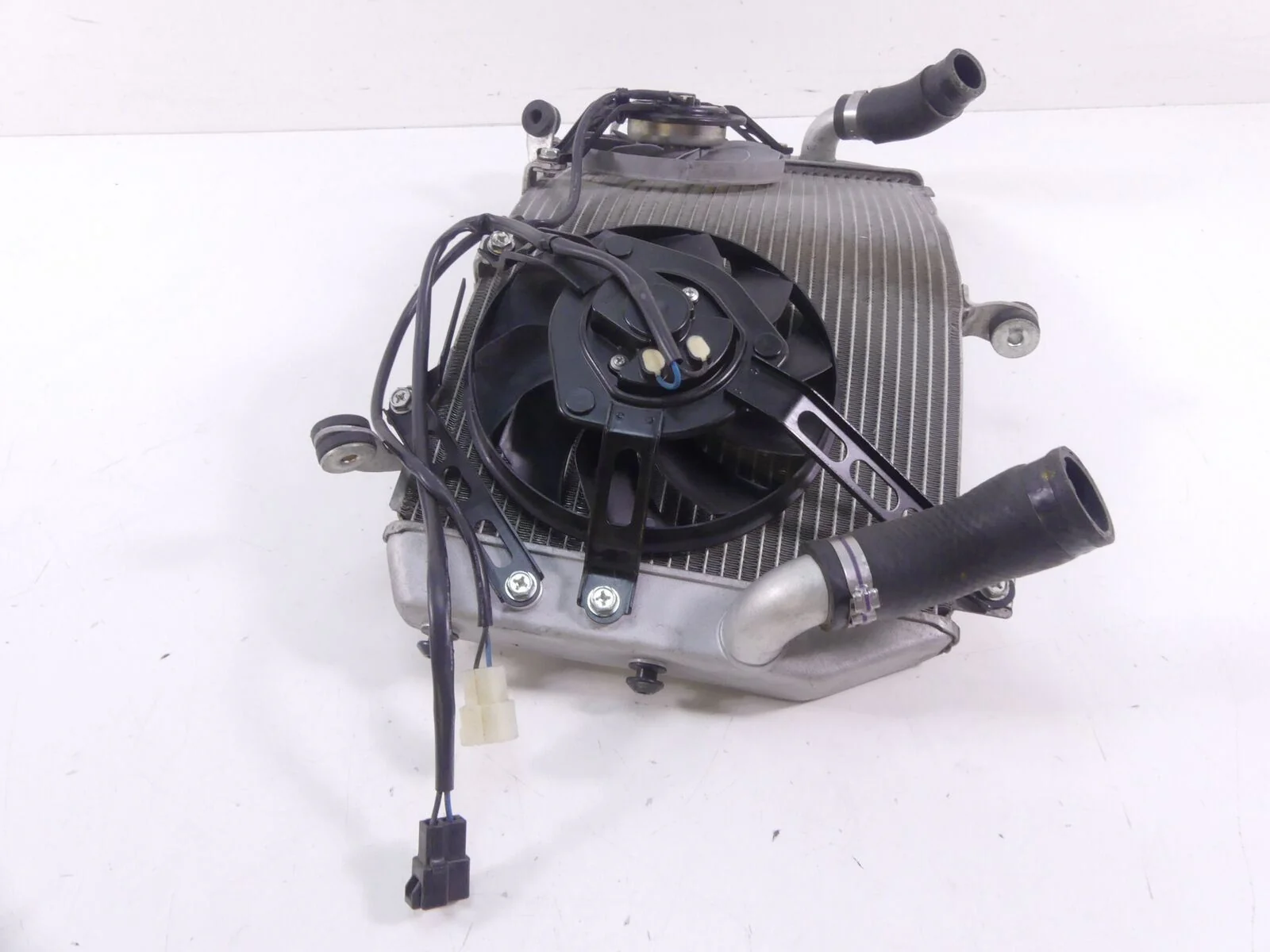 2015 Yamaha YZF-R1M Radiator Cooler Fan & Hoses Set - Read 2CR-12461-00-00 - Image 3