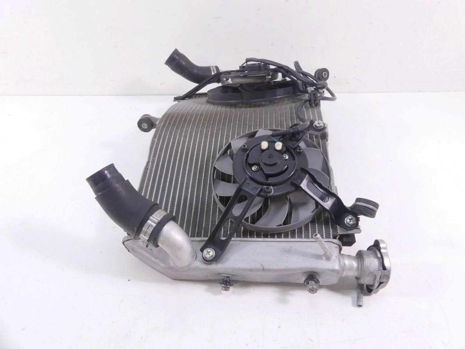 2015 Yamaha YZF-R1M Radiator Cooler Fan & Hoses Set - Read 2CR-12461-00-00 - Image 4