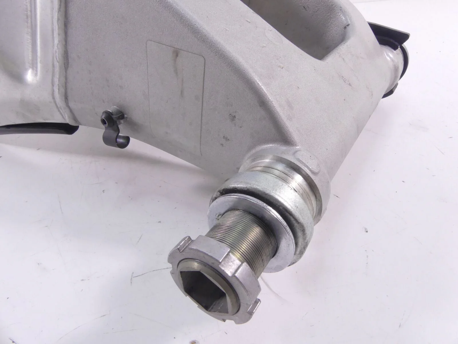 2015 Yamaha YZF-R1M Rear Swingarm Swing Arm Suspension + 28mm Axle 2CR-22110-10 - Image 10