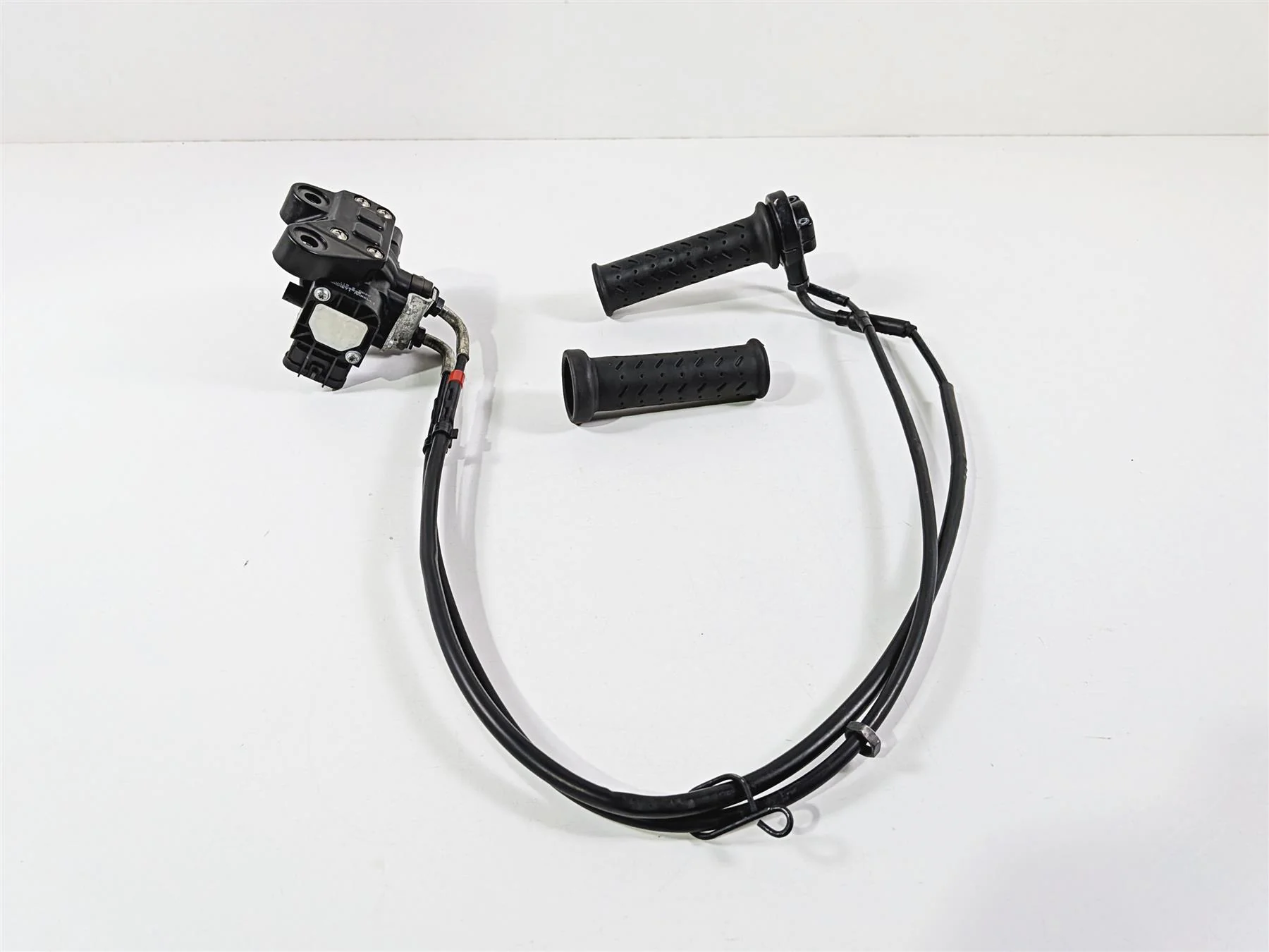 2016 Aprilia RSV 1100 Tuono V4 Factory Accelerator Position Sensor Grip B044414 - Image 4