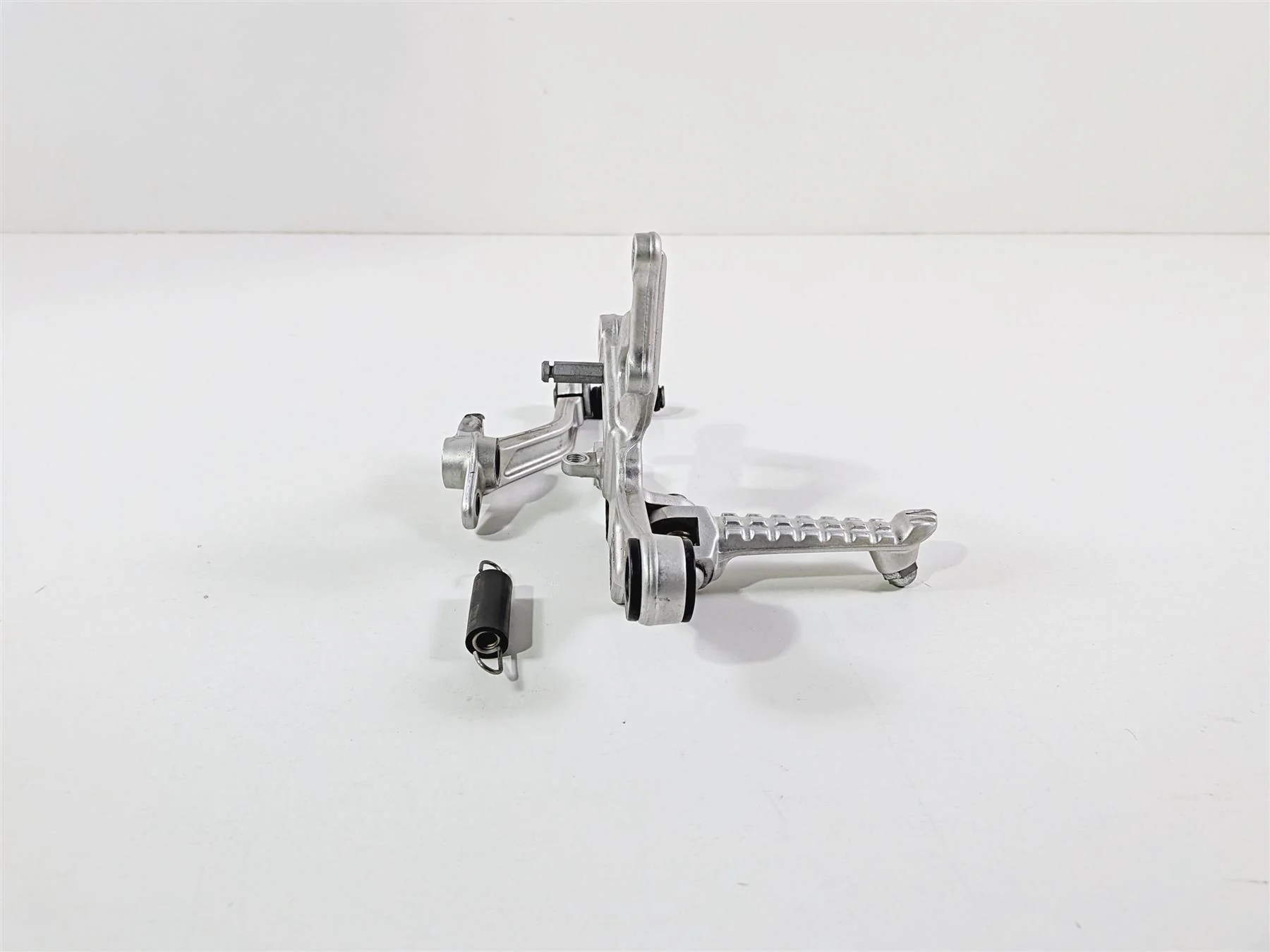 2016 Aprilia RSV 1100 Tuono V4 Factory Front Right Foot Peg & Brake Pedal 897828 - Image 8