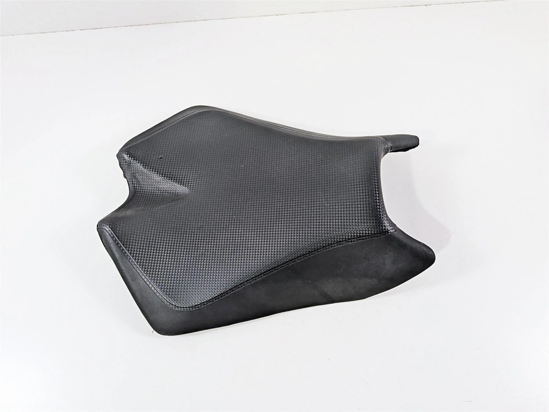 2016 Aprilia RSV 1100 Tuono V4 Factory Front Seat Saddle B04545600C1 - Image 2