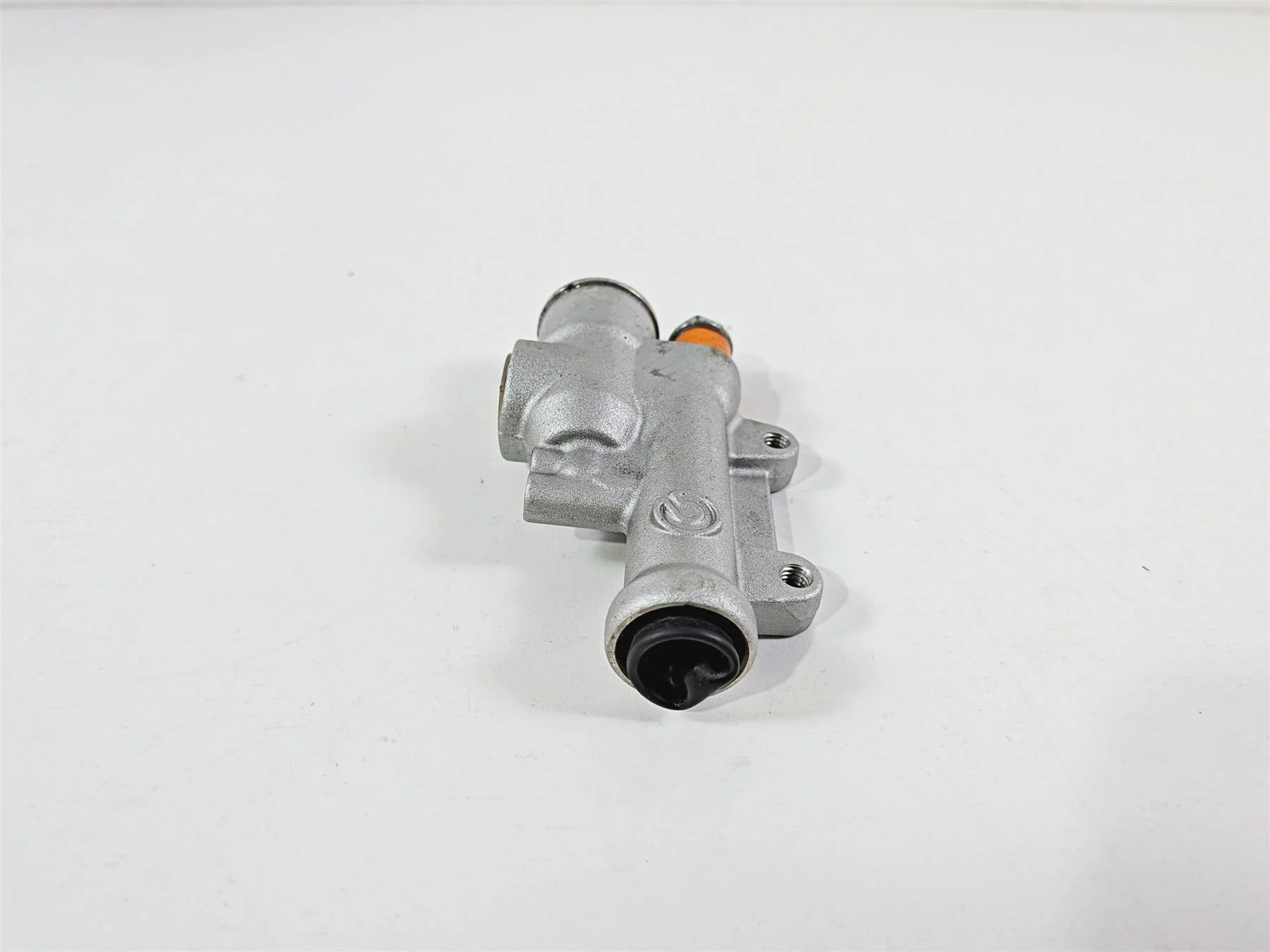 2016 Aprilia RSV 1100 Tuono V4 Factory Rear Brembo Brake Master Cylinder B044586 - Image 10