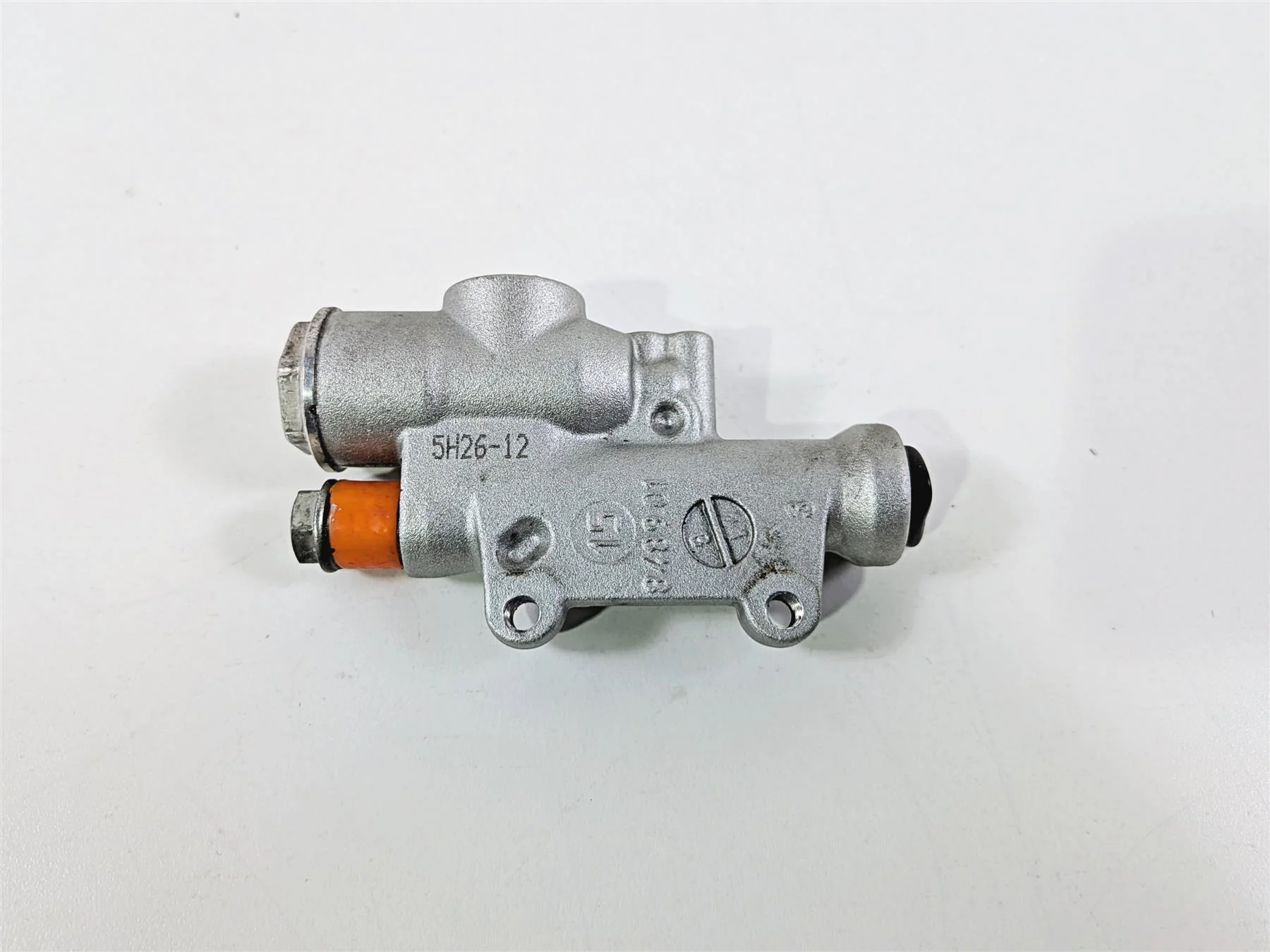2016 Aprilia RSV 1100 Tuono V4 Factory Rear Brembo Brake Master Cylinder B044586 - Image 13