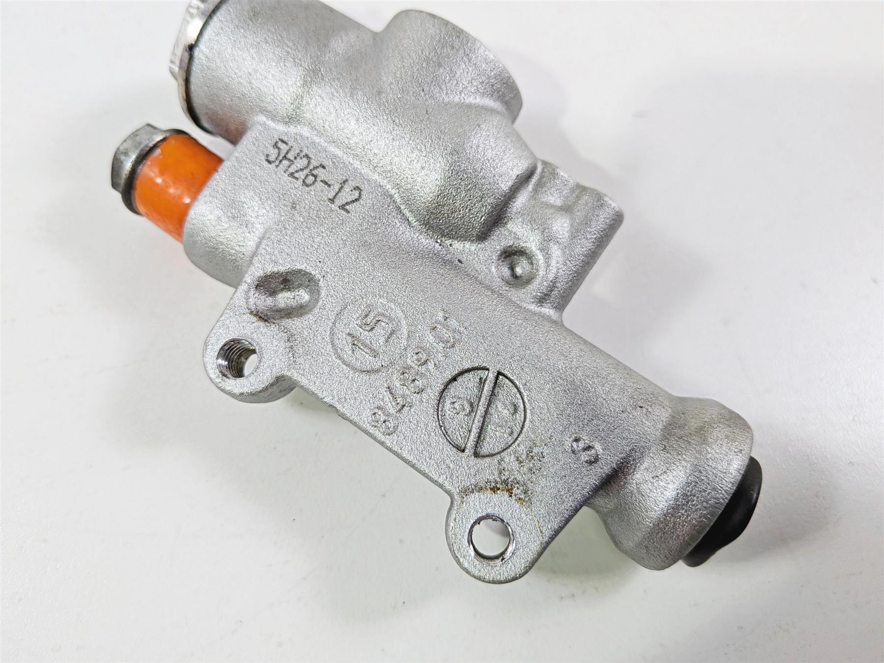 2016 Aprilia RSV 1100 Tuono V4 Factory Rear Brembo Brake Master Cylinder B044586 - Image 3