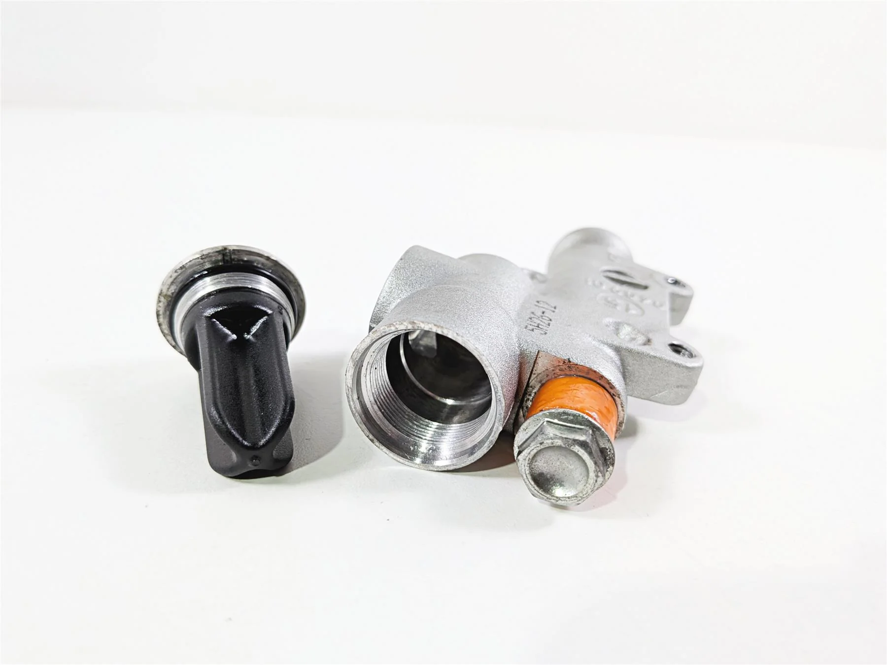 2016 Aprilia RSV 1100 Tuono V4 Factory Rear Brembo Brake Master Cylinder B044586 - Image 5