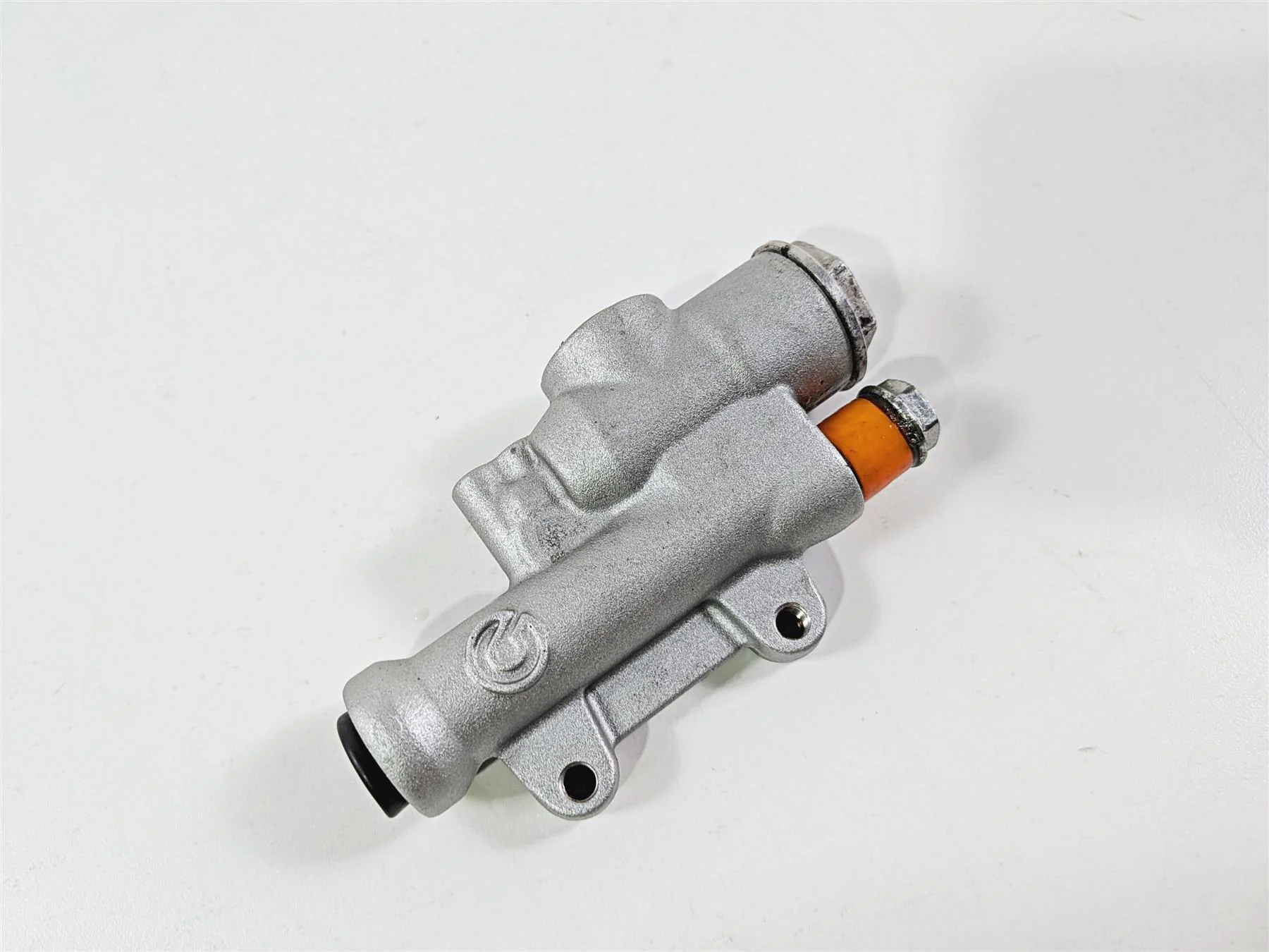 2016 Aprilia RSV 1100 Tuono V4 Factory Rear Brembo Brake Master Cylinder B044586 - Image 7