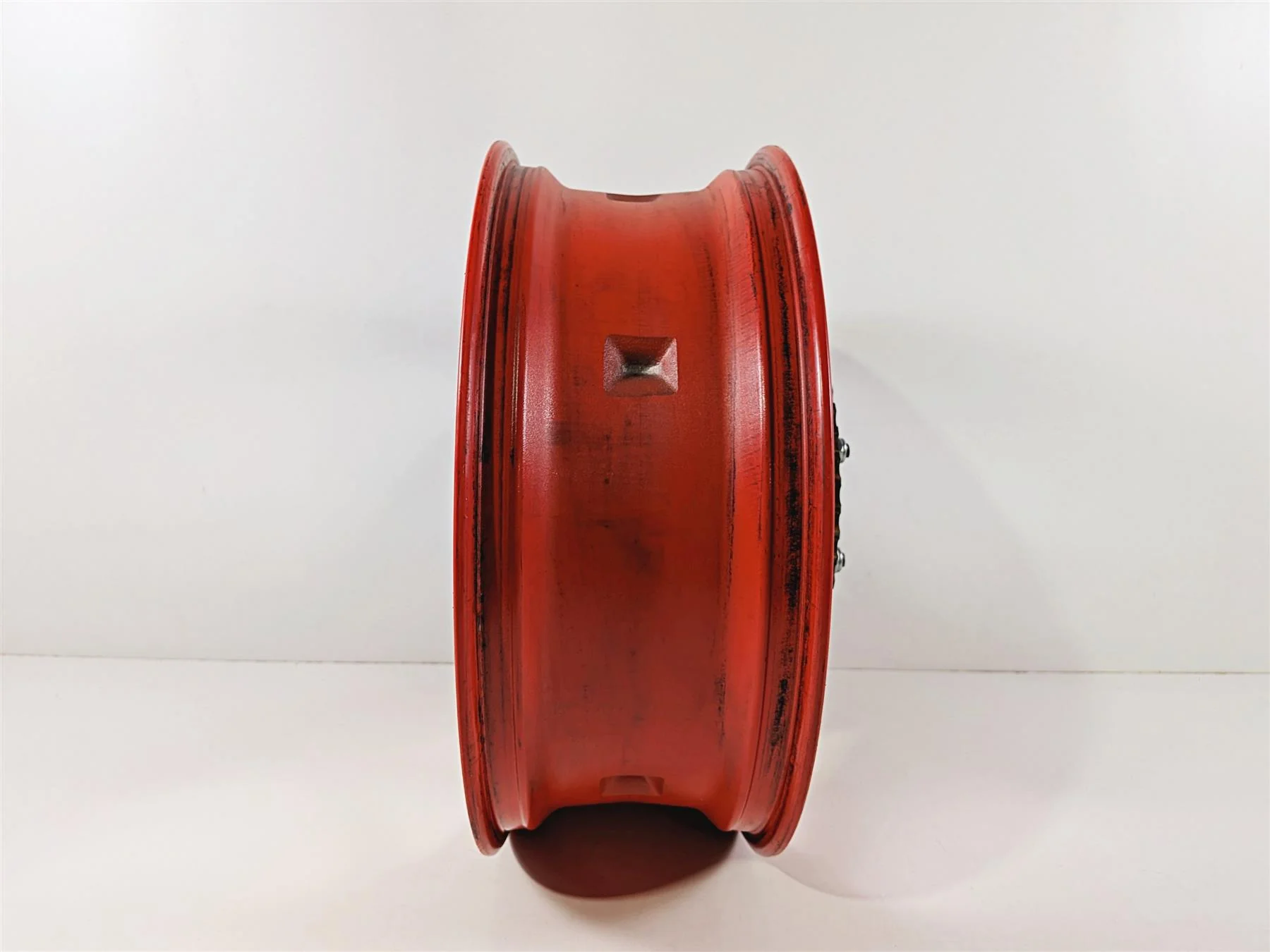 2016 Aprilia RSV 1100 Tuono V4 Factory Rear Red 17x6 Wheel Rim 2B002118 - Image 3