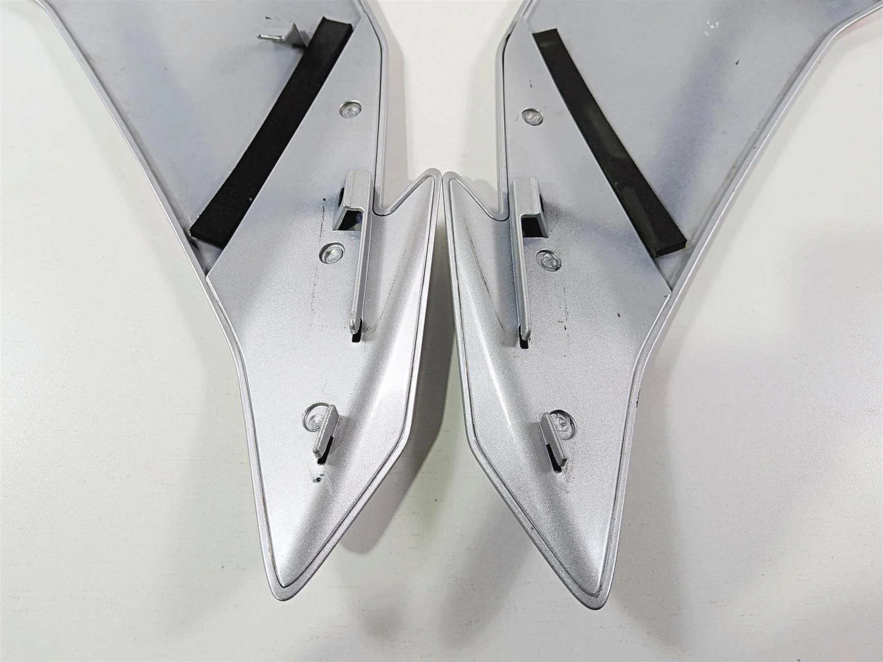 2016 Aprilia RSV 1100 Tuono V4 Factory Side Panel Fairing Cover Set 2H000884000 - Image 3