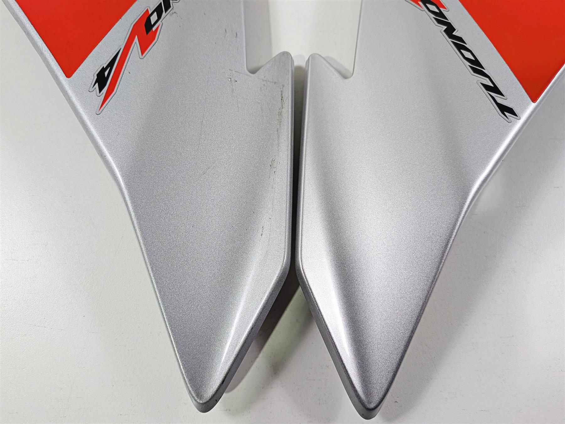 2016 Aprilia RSV 1100 Tuono V4 Factory Side Panel Fairing Cover Set 2H000884000 - Image 5