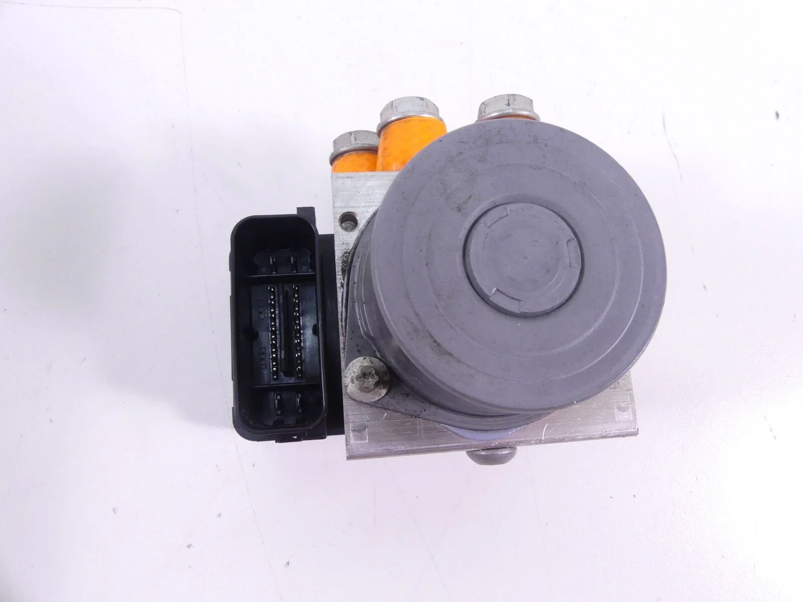 2016 Aprilia RSV 1100 Tuono V4 RR Abs Brake Pump Module B044588 - Image 5