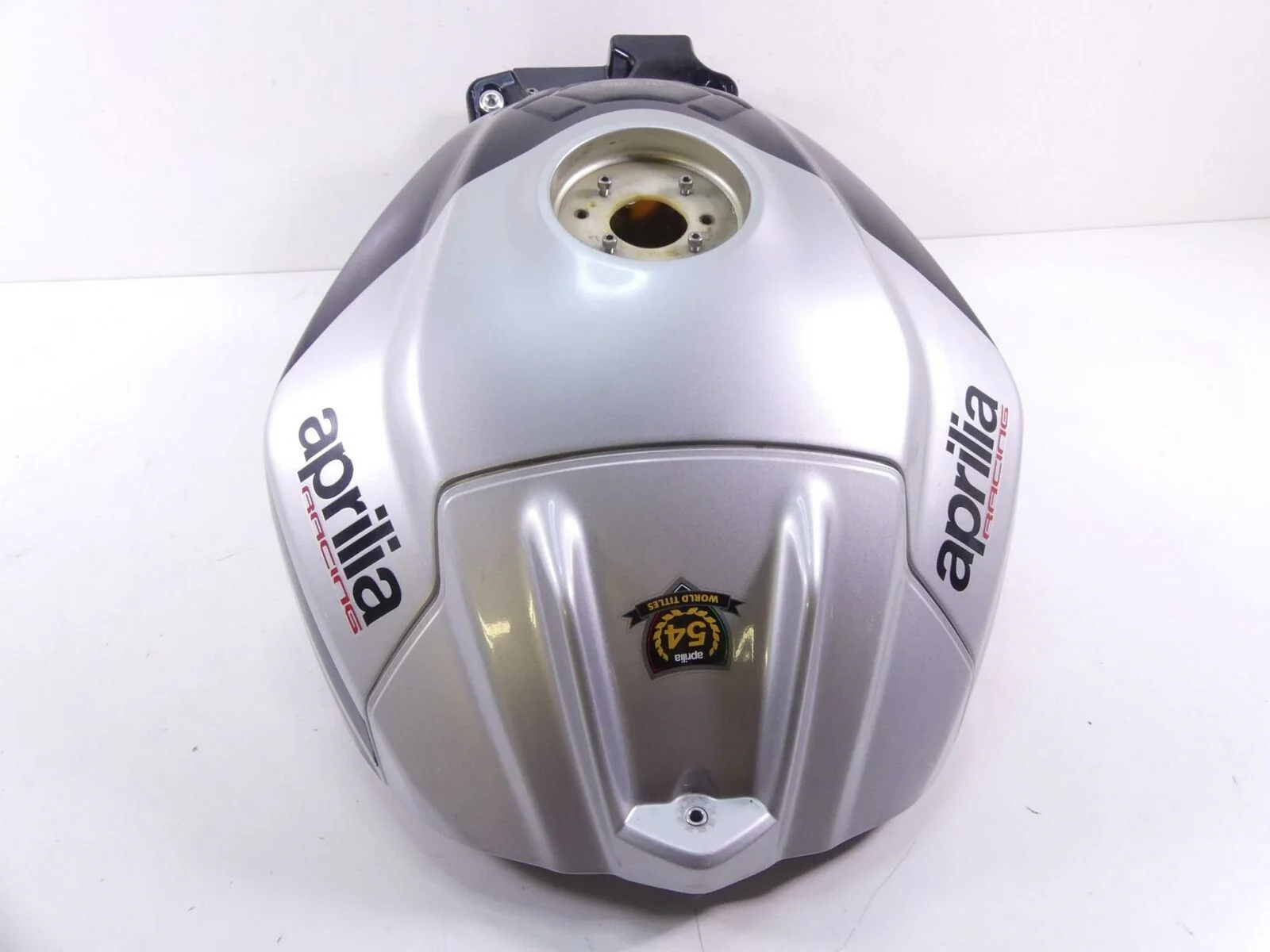 2016 Aprilia RSV 1100 Tuono V4 RR Fuel Gas Petrol Tank & Cover 2H000880000Z4 - Image 2