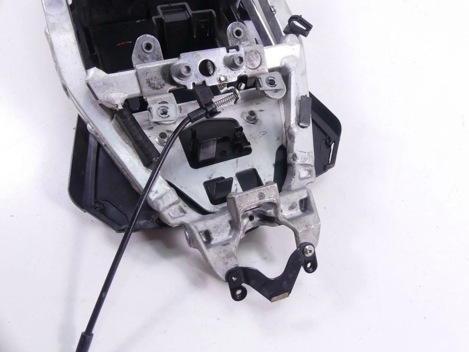 2016 Aprilia RSV 1100 Tuono V4 RR Straight Sub Frame Subframe 858849 - Image 8
