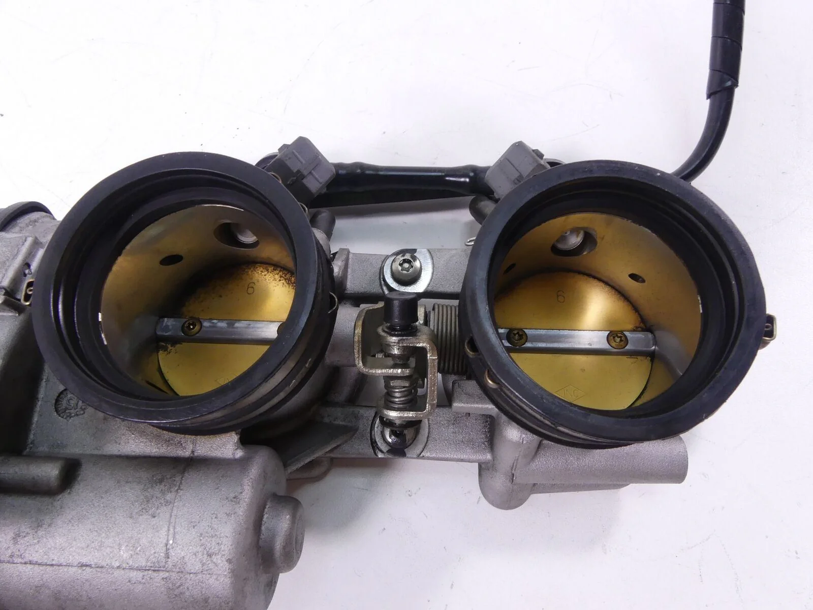 2016 Aprilia RSV 1100 Tuono V4 RR Throttle Body Fuel Injector Set 857303 857304 - Image 9