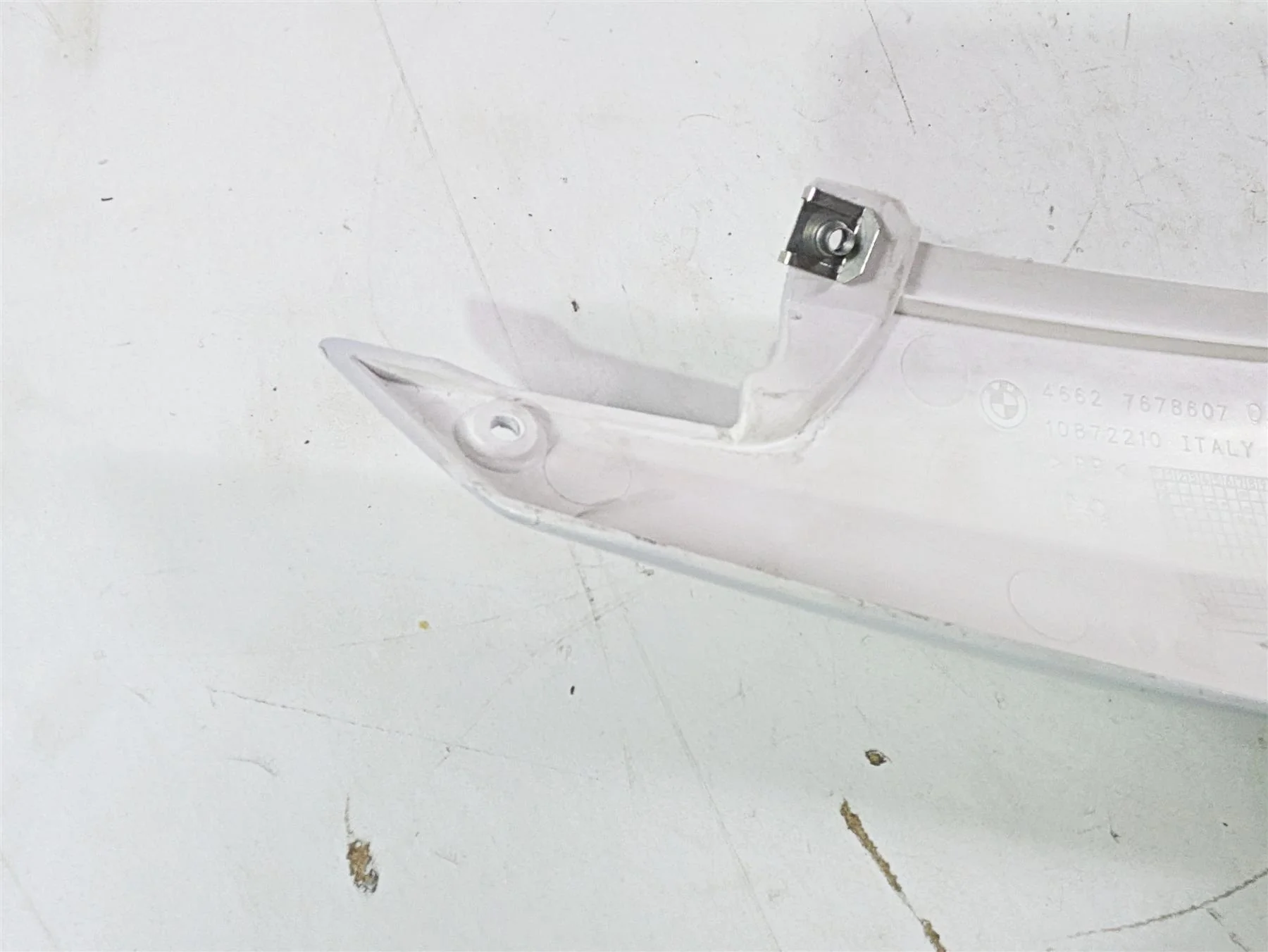 2016 BMW F800R K73 Left Rear Fender White Fairing Side Cover 46627678607 - Image 12