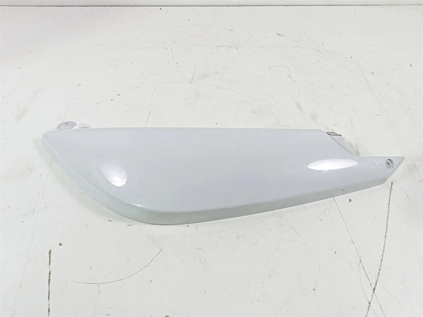 2016 BMW F800R K73 Left Rear Fender White Fairing Side Cover 46627678607 - Image 3