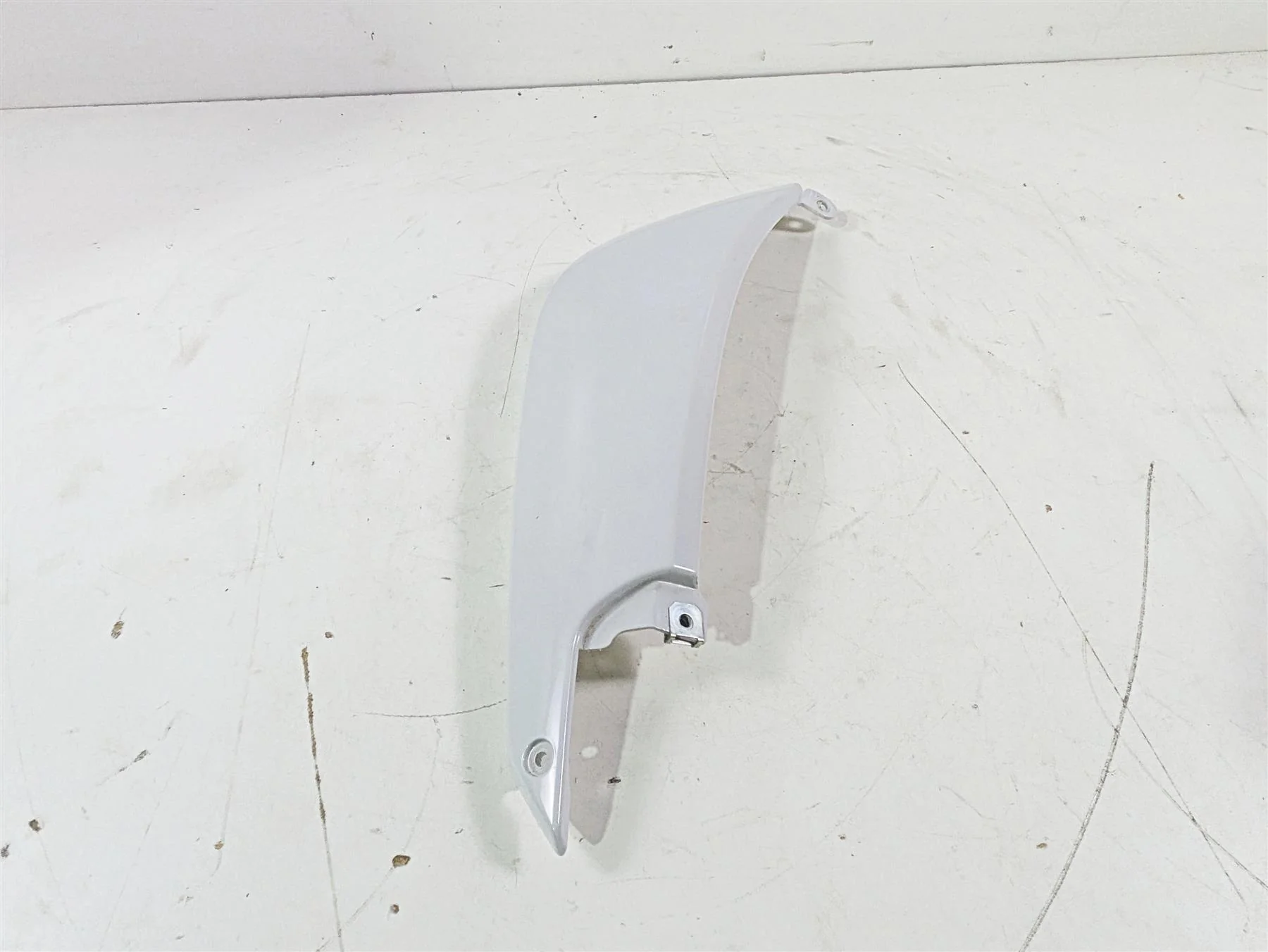 2016 BMW F800R K73 Left Rear Fender White Fairing Side Cover 46627678607 - Image 4