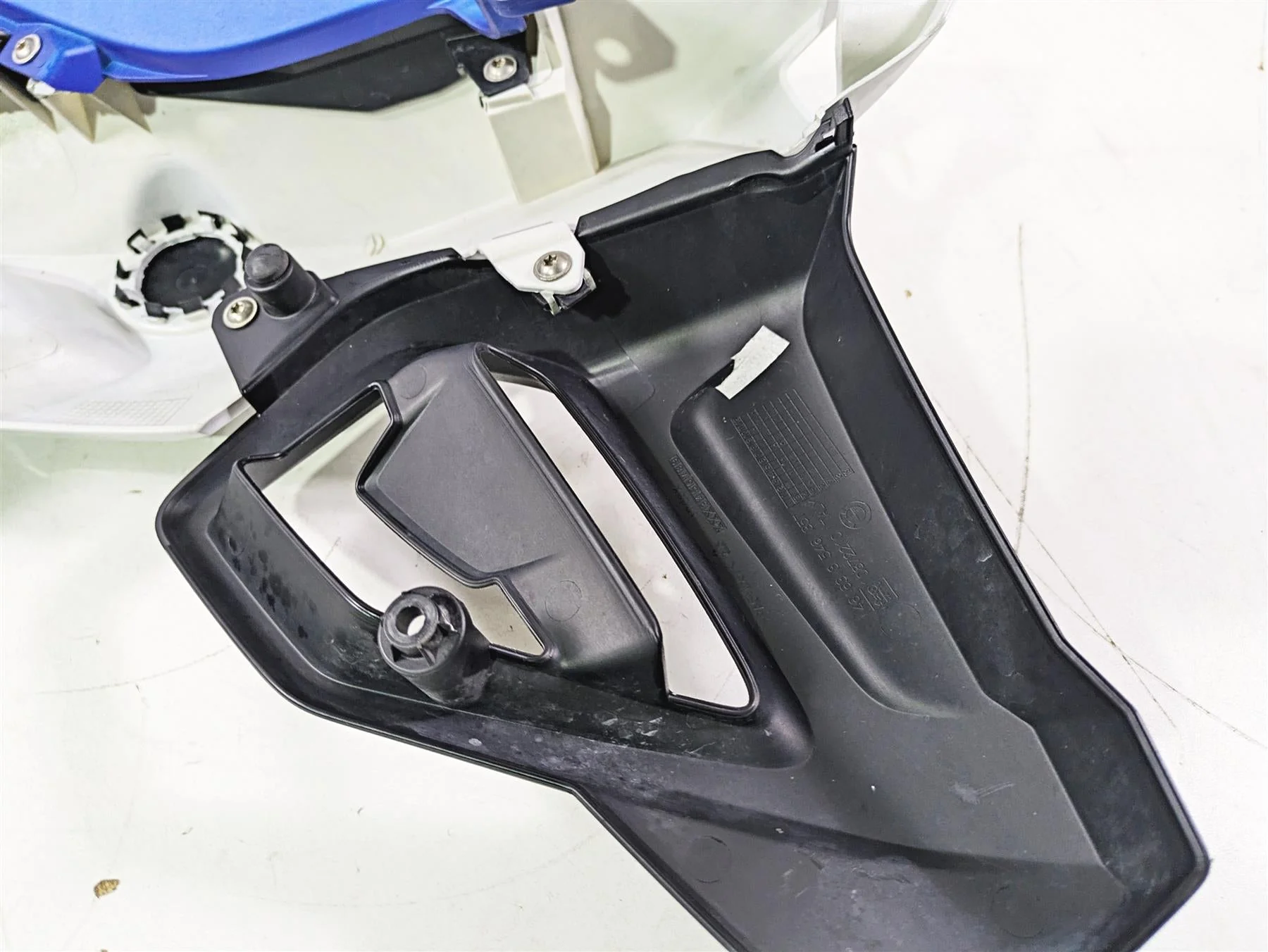 2016 BMW F800R K73 Left Tank Fairing Cover Blue White 46638530193 46637698111 - Image 10