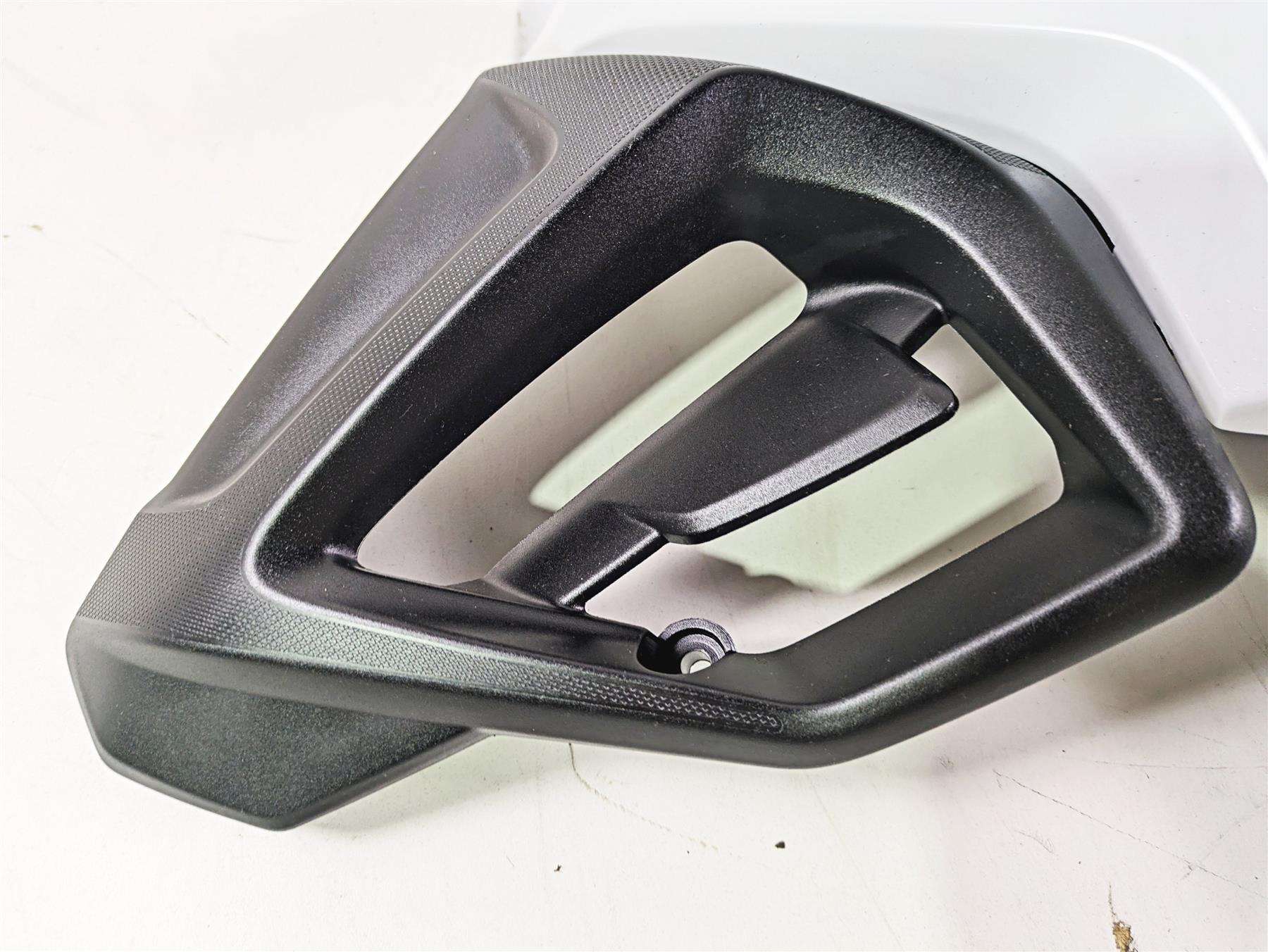 2016 BMW F800R K73 Left Tank Fairing Cover Blue White 46638530193 46637698111 - Image 6