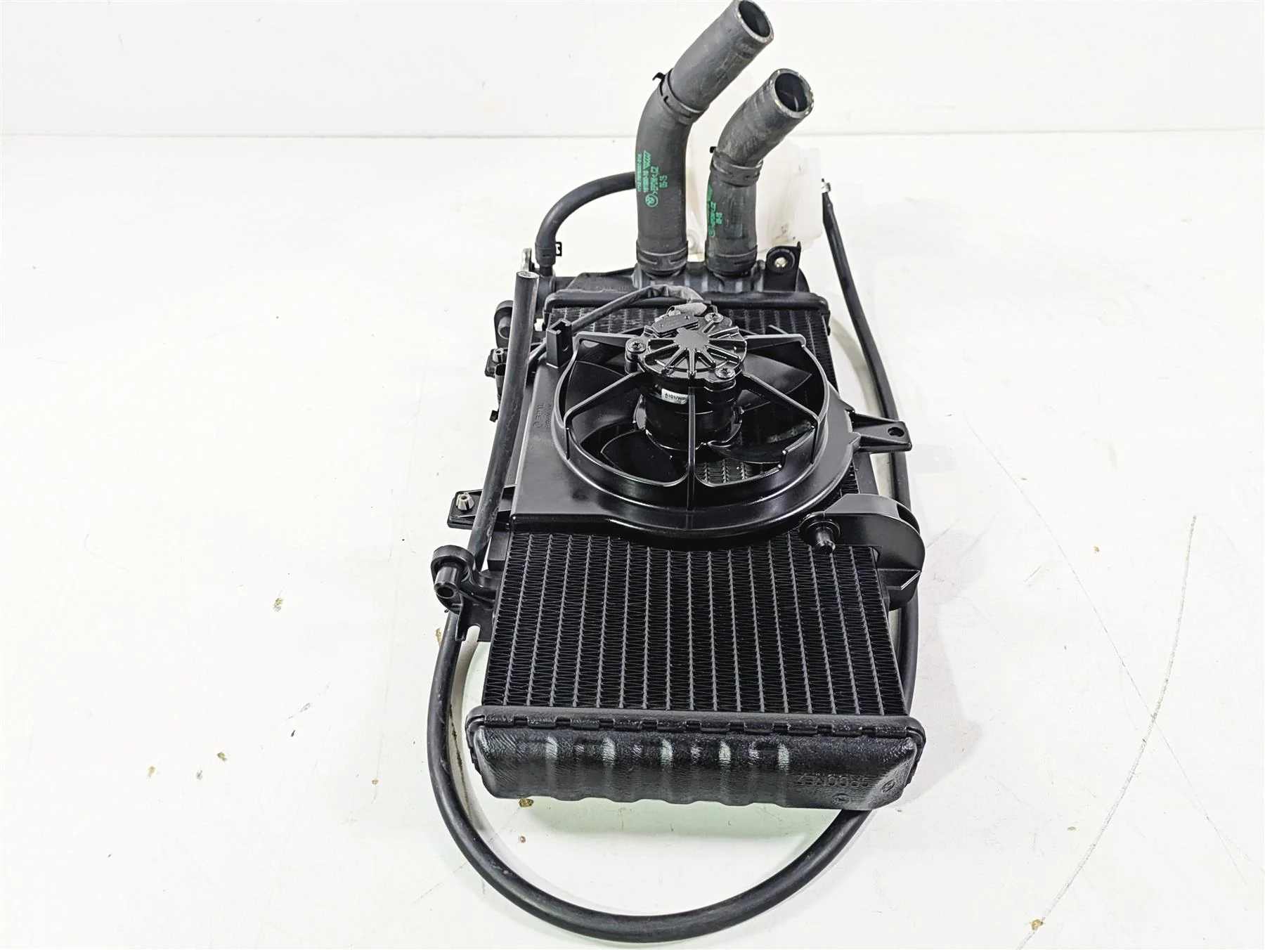 2016 BMW F800R K73 Radiator & Cover Fan Reservoir Set 7678284 16148556078 - Image 2