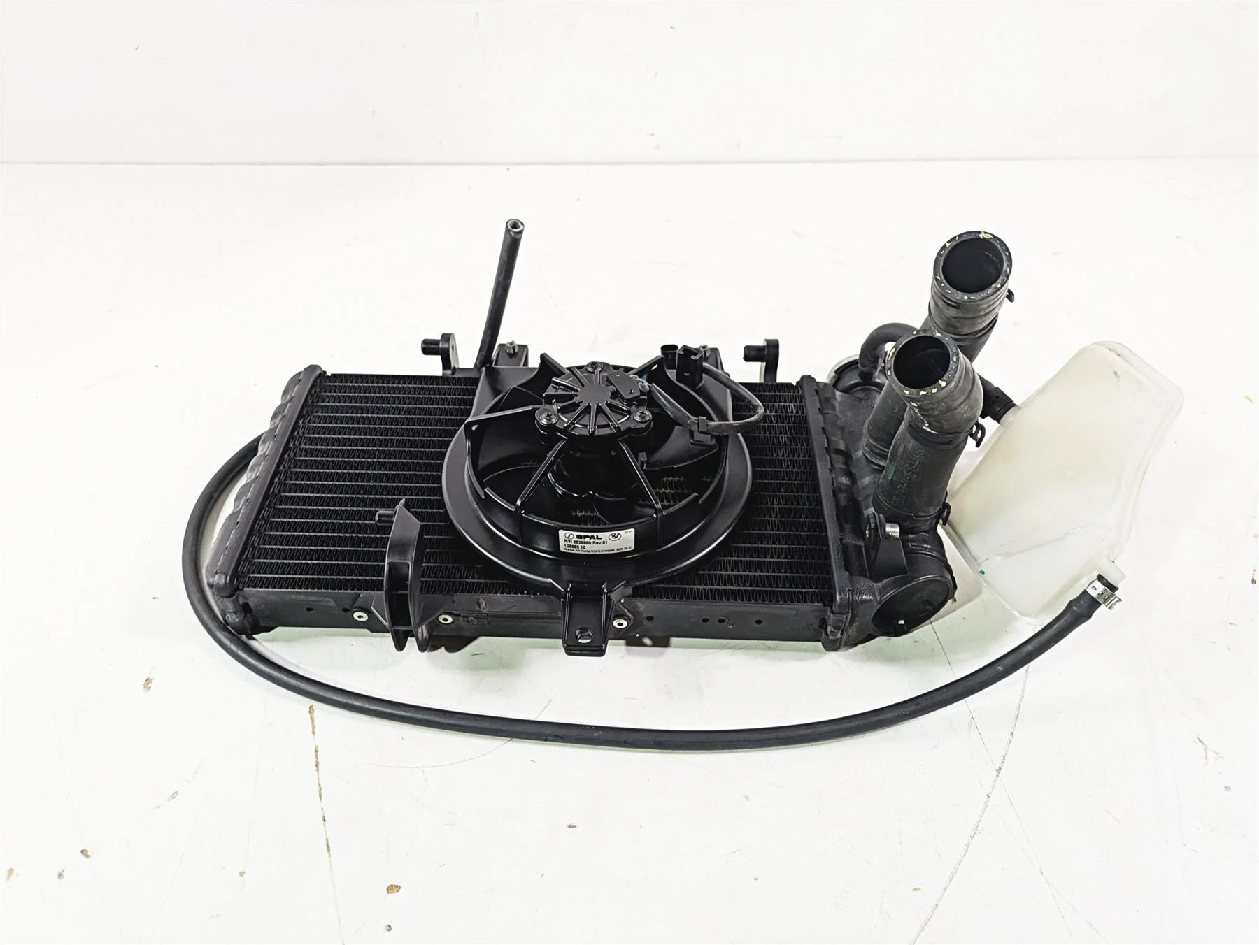 2016 BMW F800R K73 Radiator & Cover Fan Reservoir Set 7678284 16148556078 - Image 3