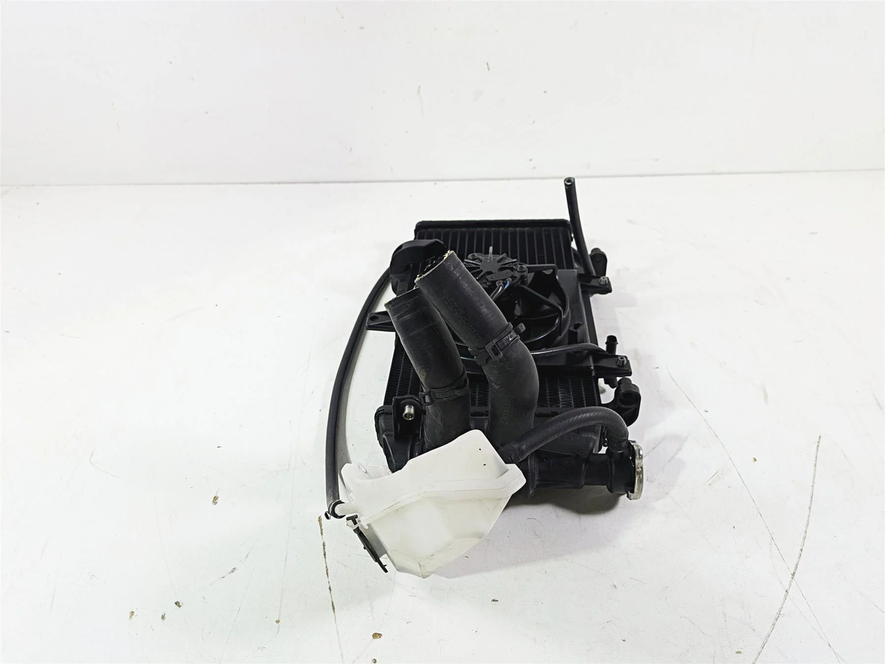 2016 BMW F800R K73 Radiator & Cover Fan Reservoir Set 7678284 16148556078 - Image 4